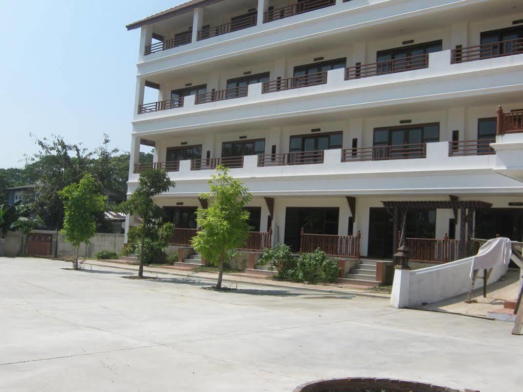Flora House 3*