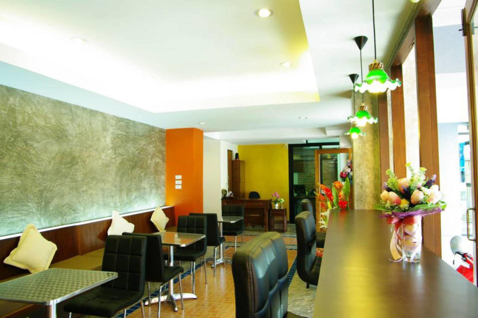 Oyo 233 Sunshine House Hotel Chiang Mai