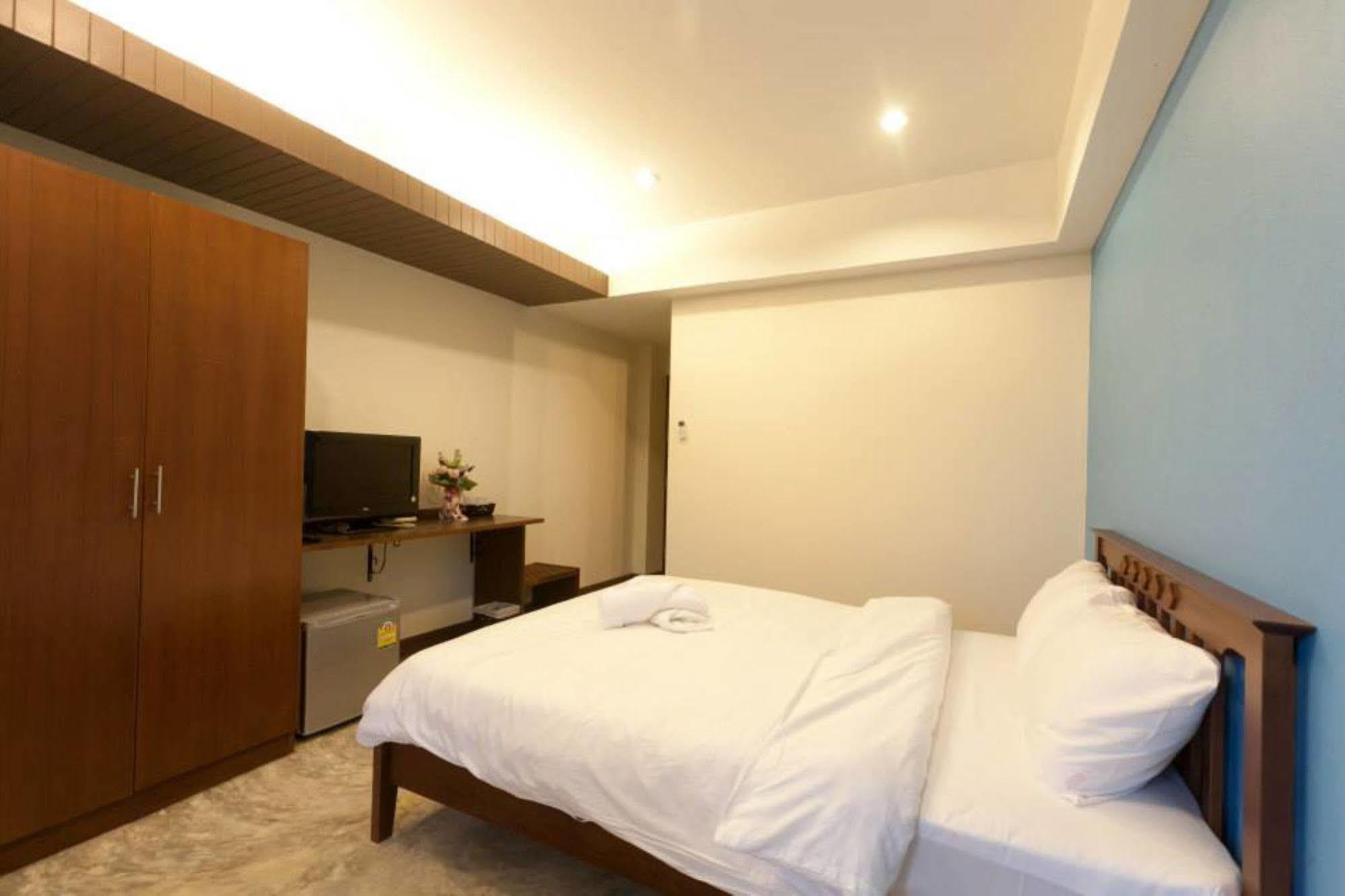 Hotel Oyo 233 Sunshine House 3*