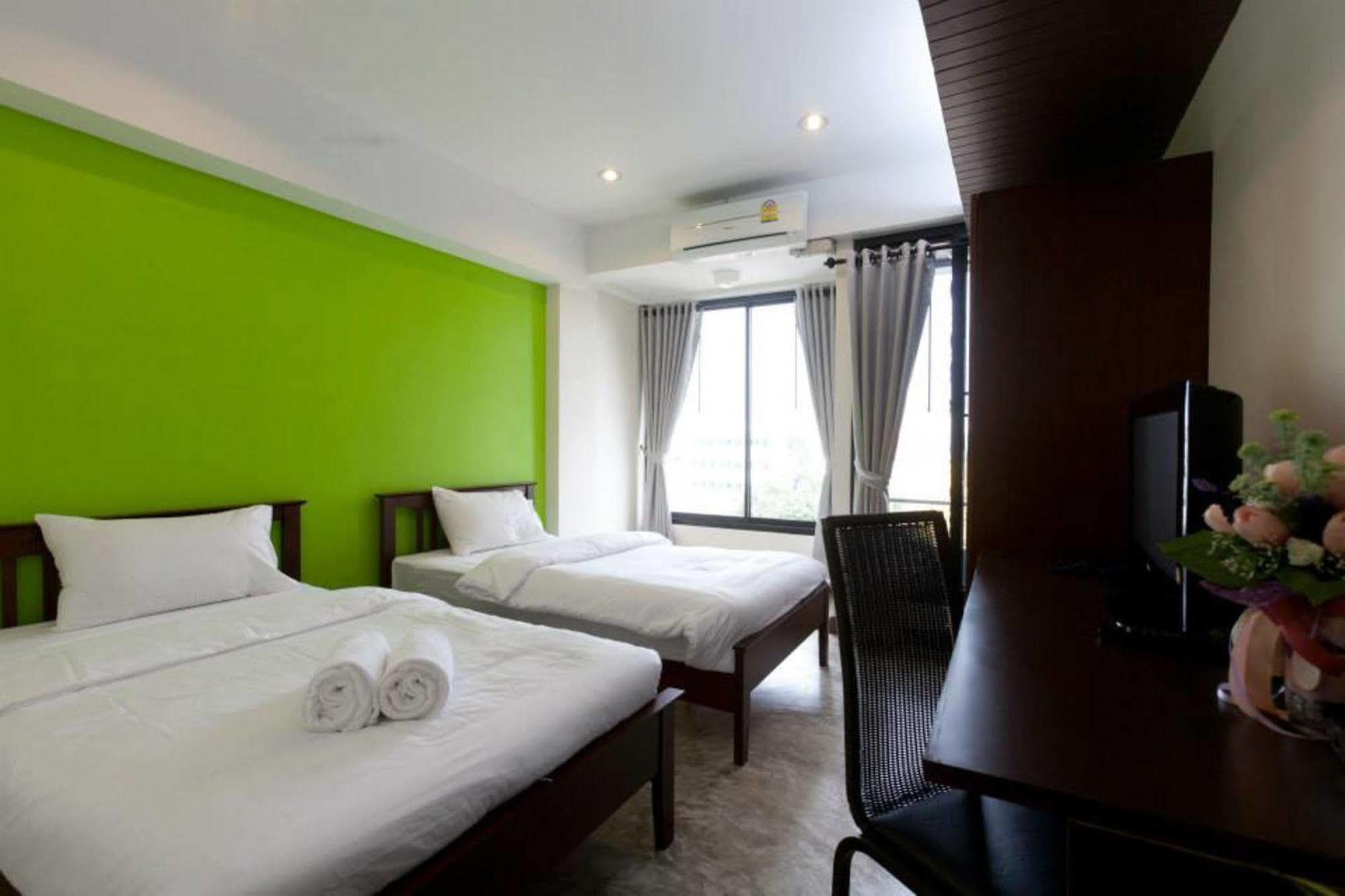Oyo 233 Sunshine House Hotel 3*