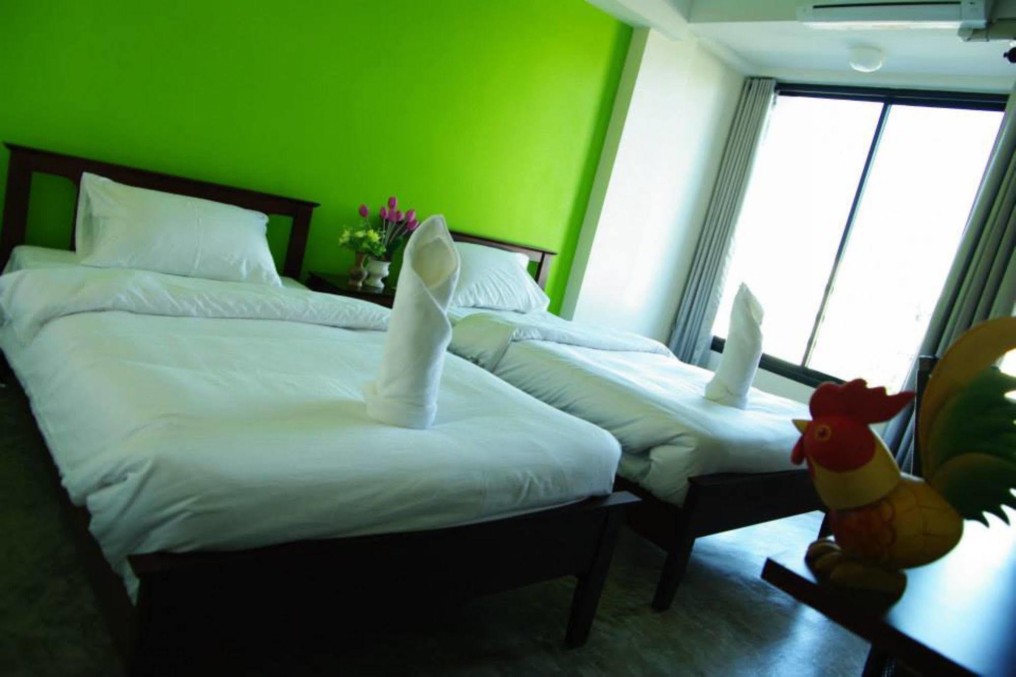 Hotel Oyo 233 Sunshine House 3*