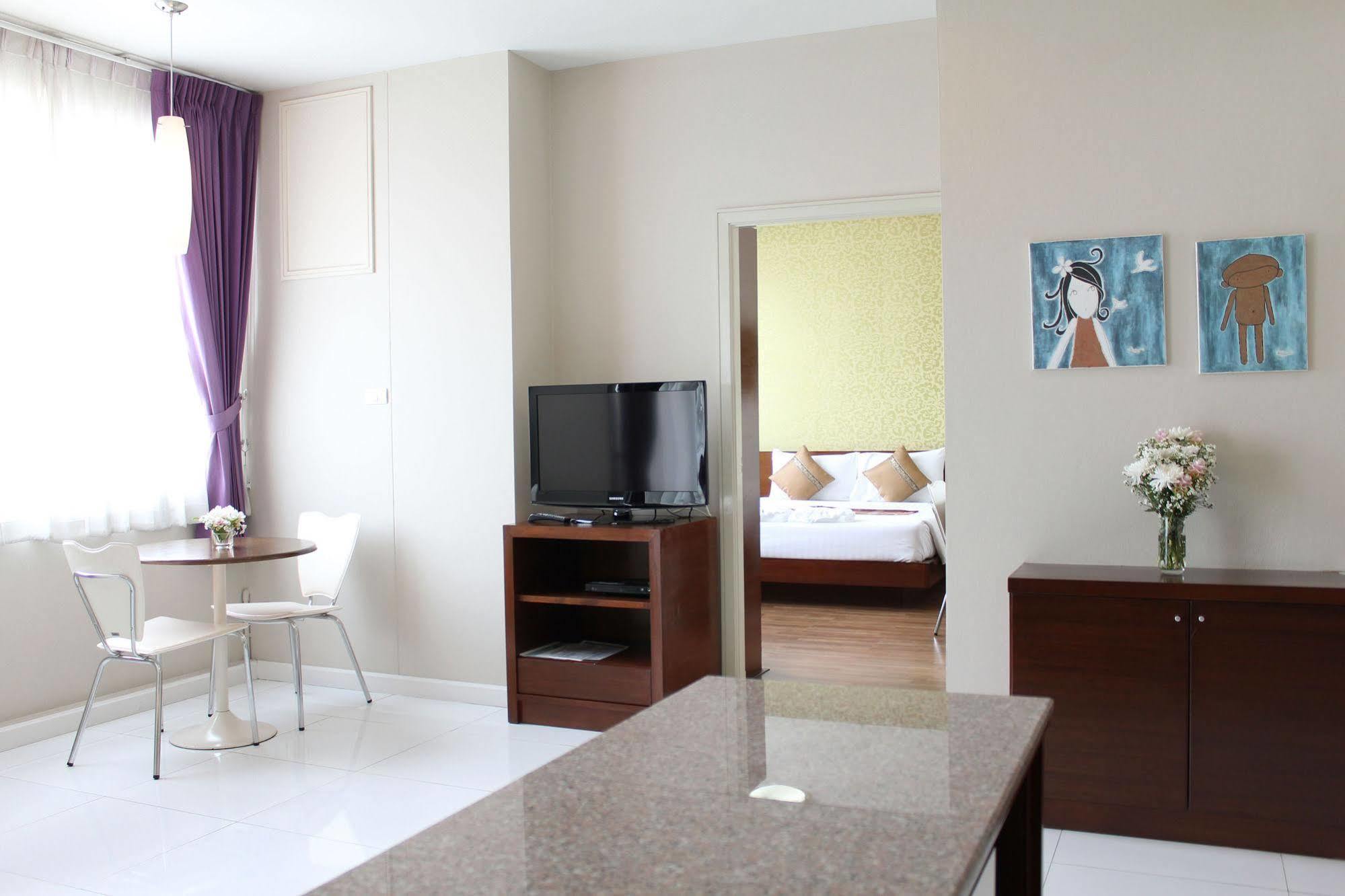 Baiyoke Ciao Hotel 3*