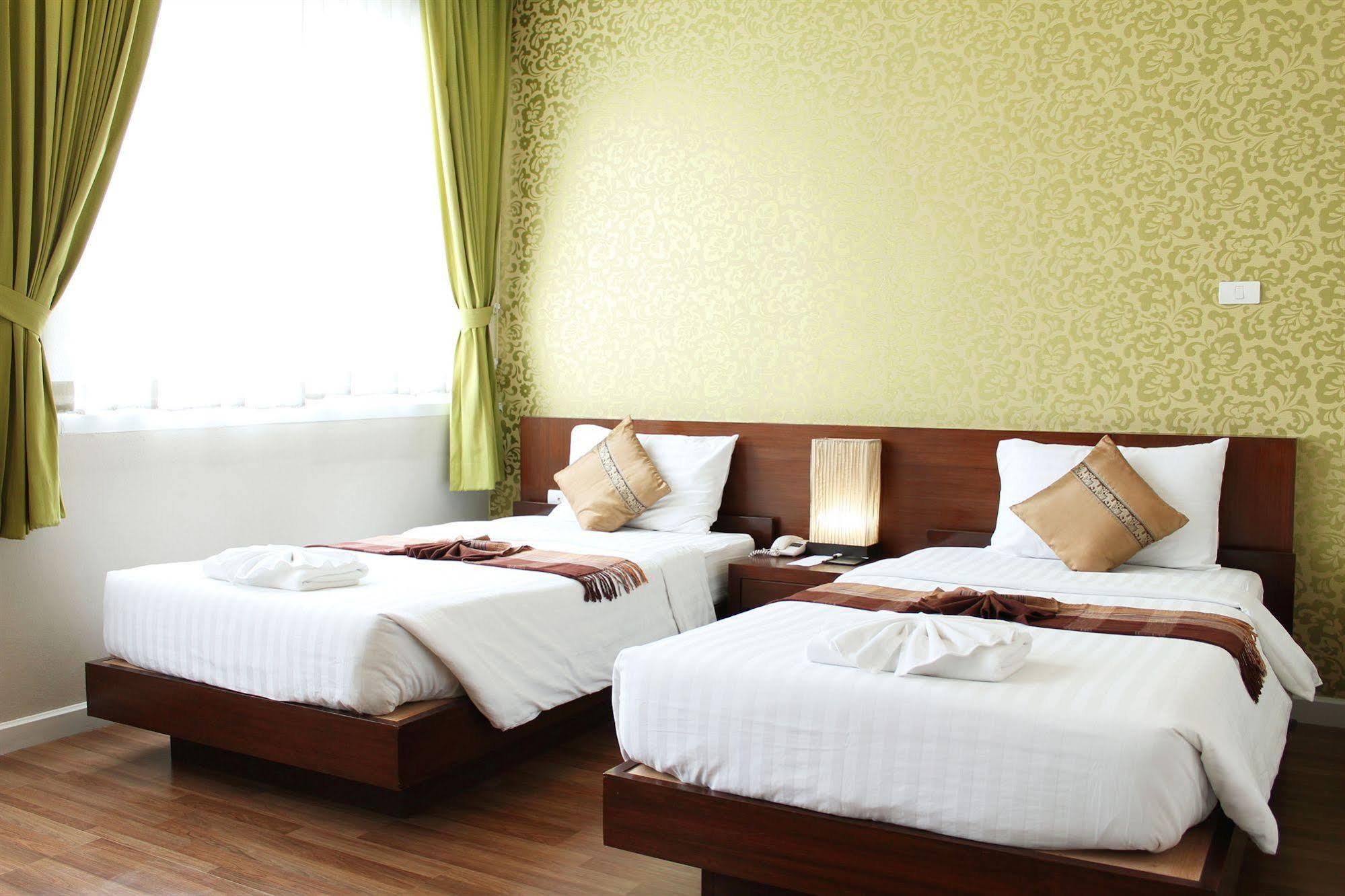Baiyoke Ciao Hotel 3*