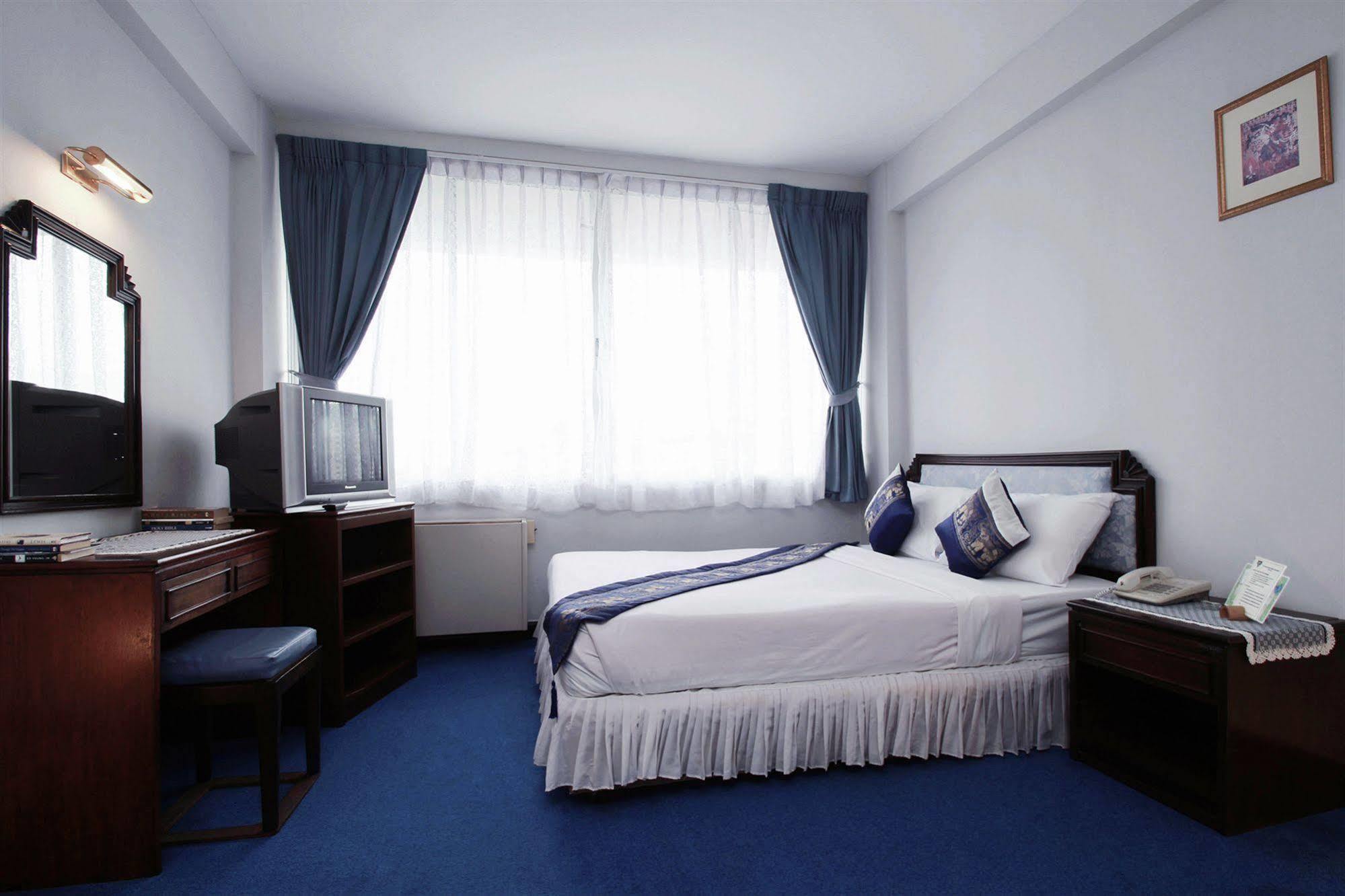 Hotel The International - Ymca 3*