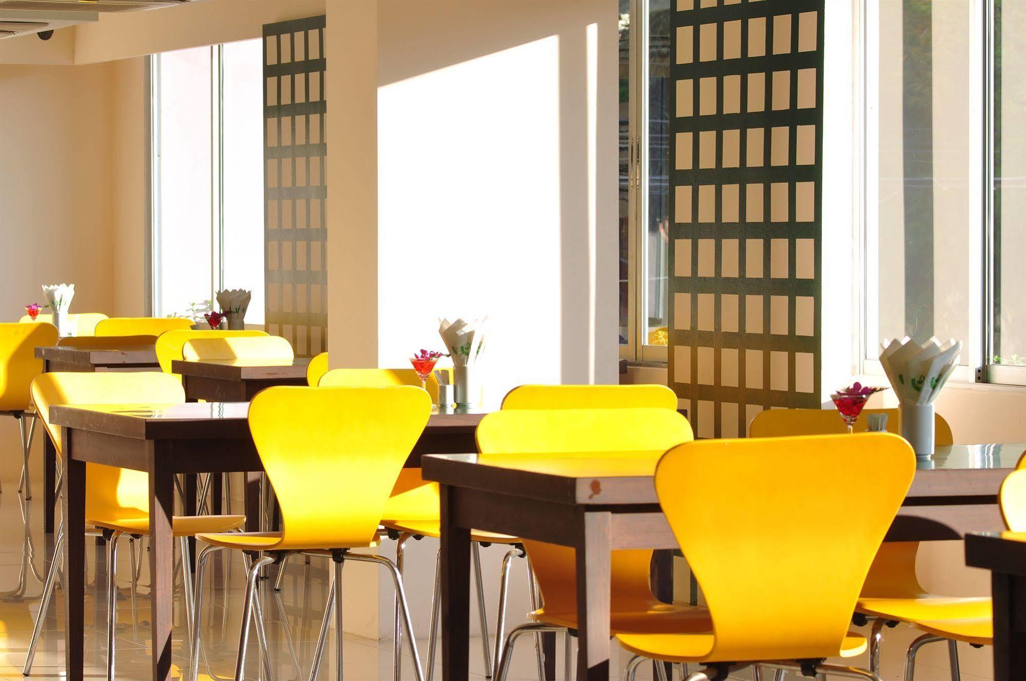 Mayflower Grande Hotel 3*