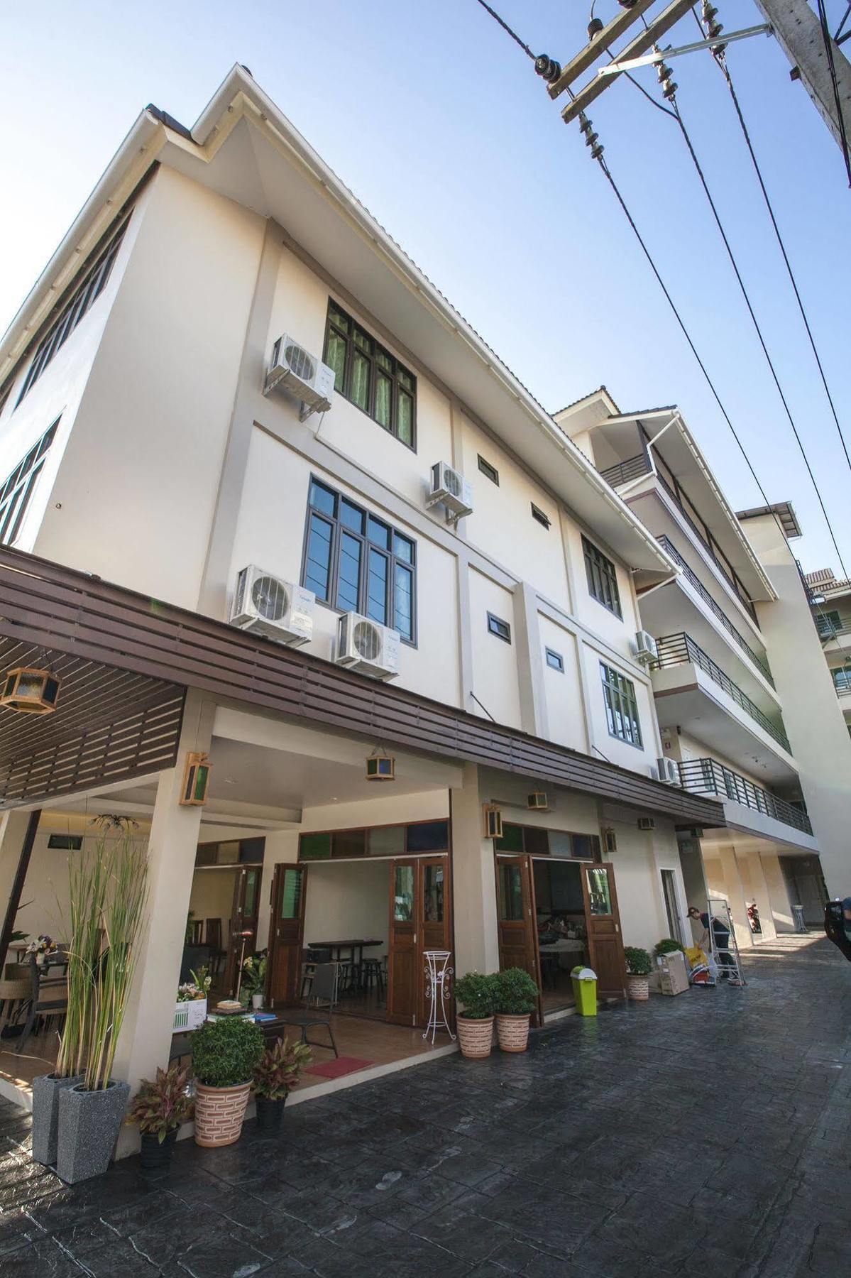 Waroros Boutique Hotel 3*