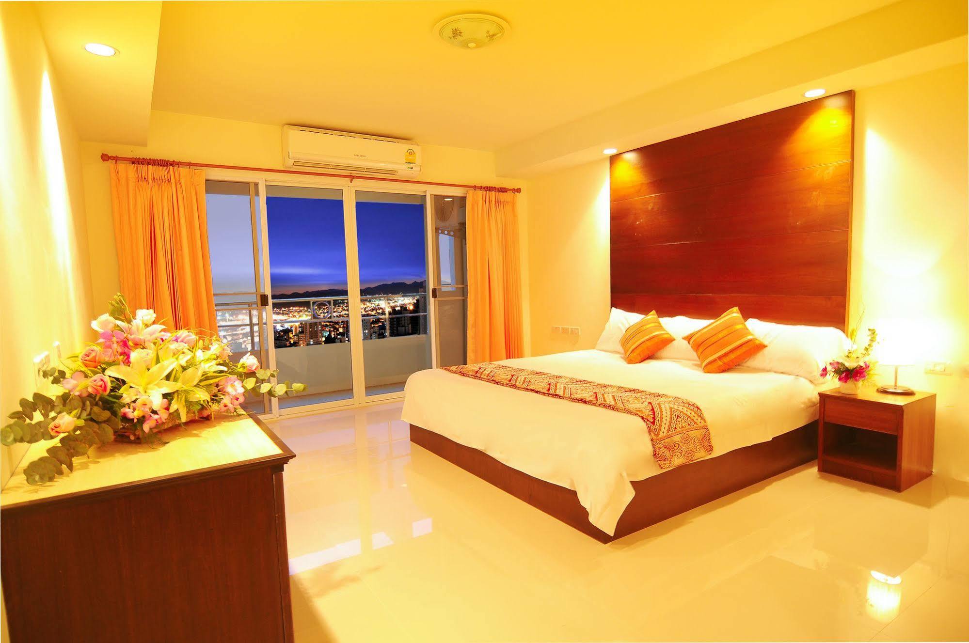 Grand Living Hotel 2*