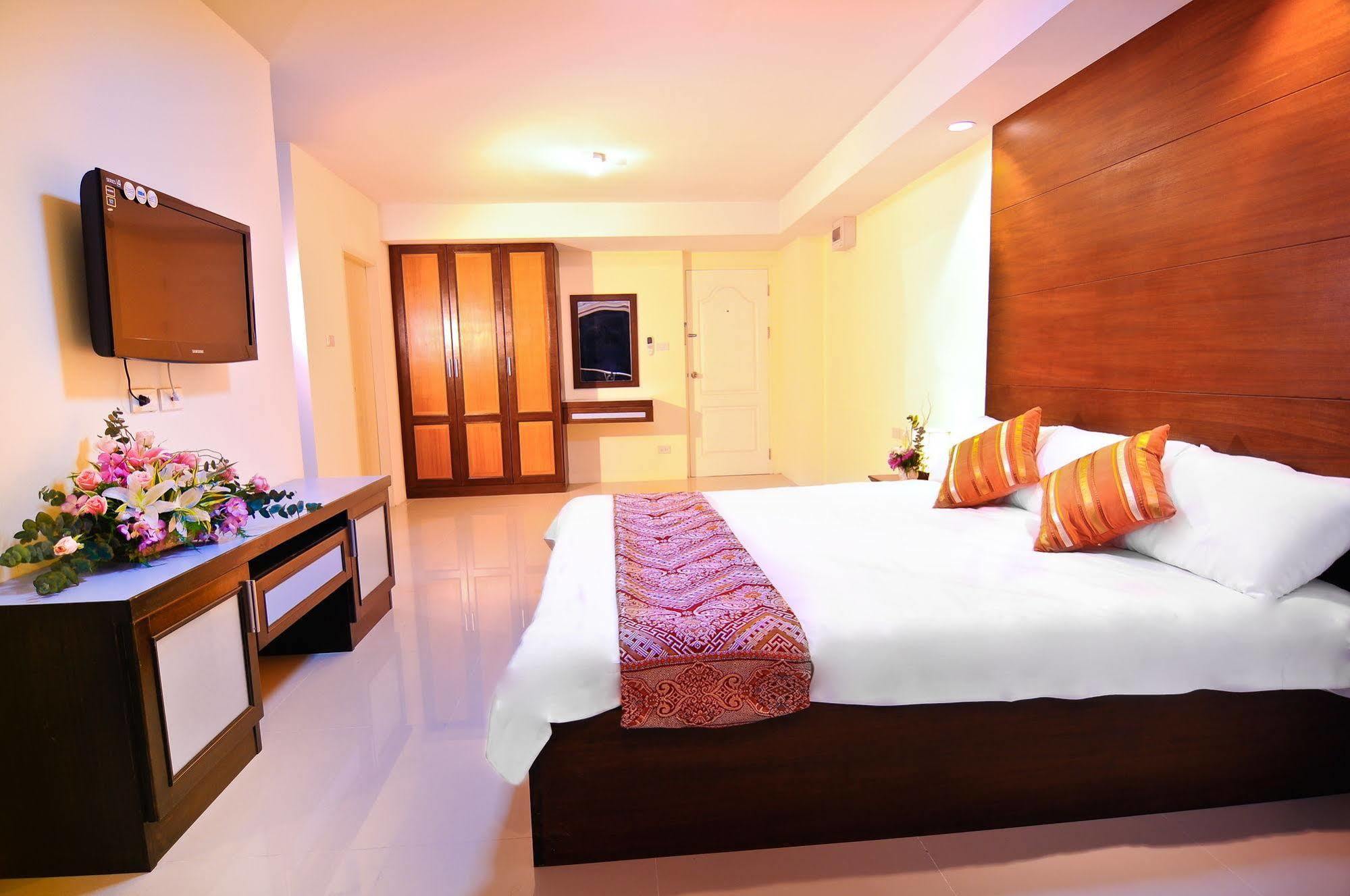Grand Living Hotel