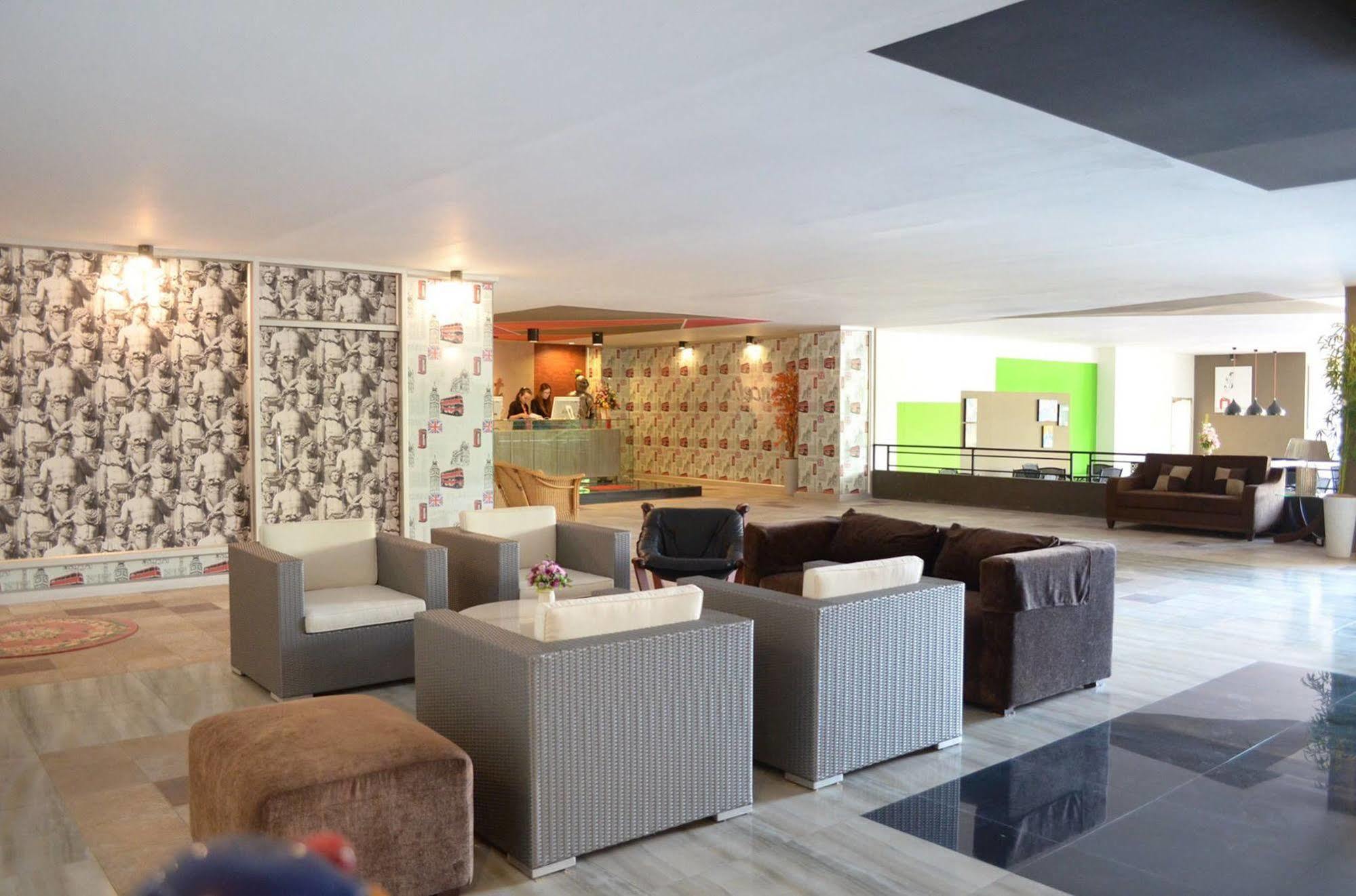 Lancelot Hotel