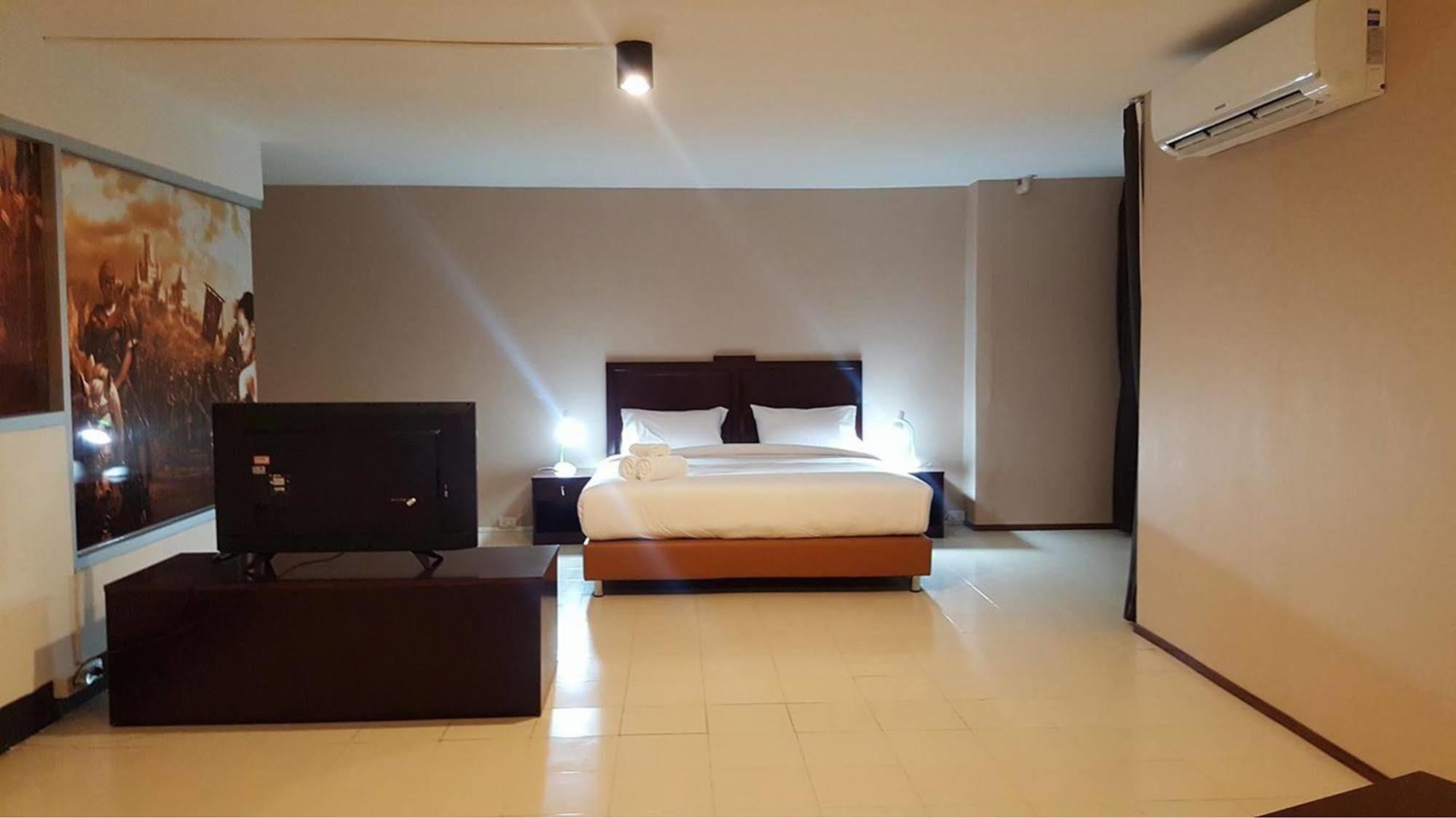 Lancelot Hotel