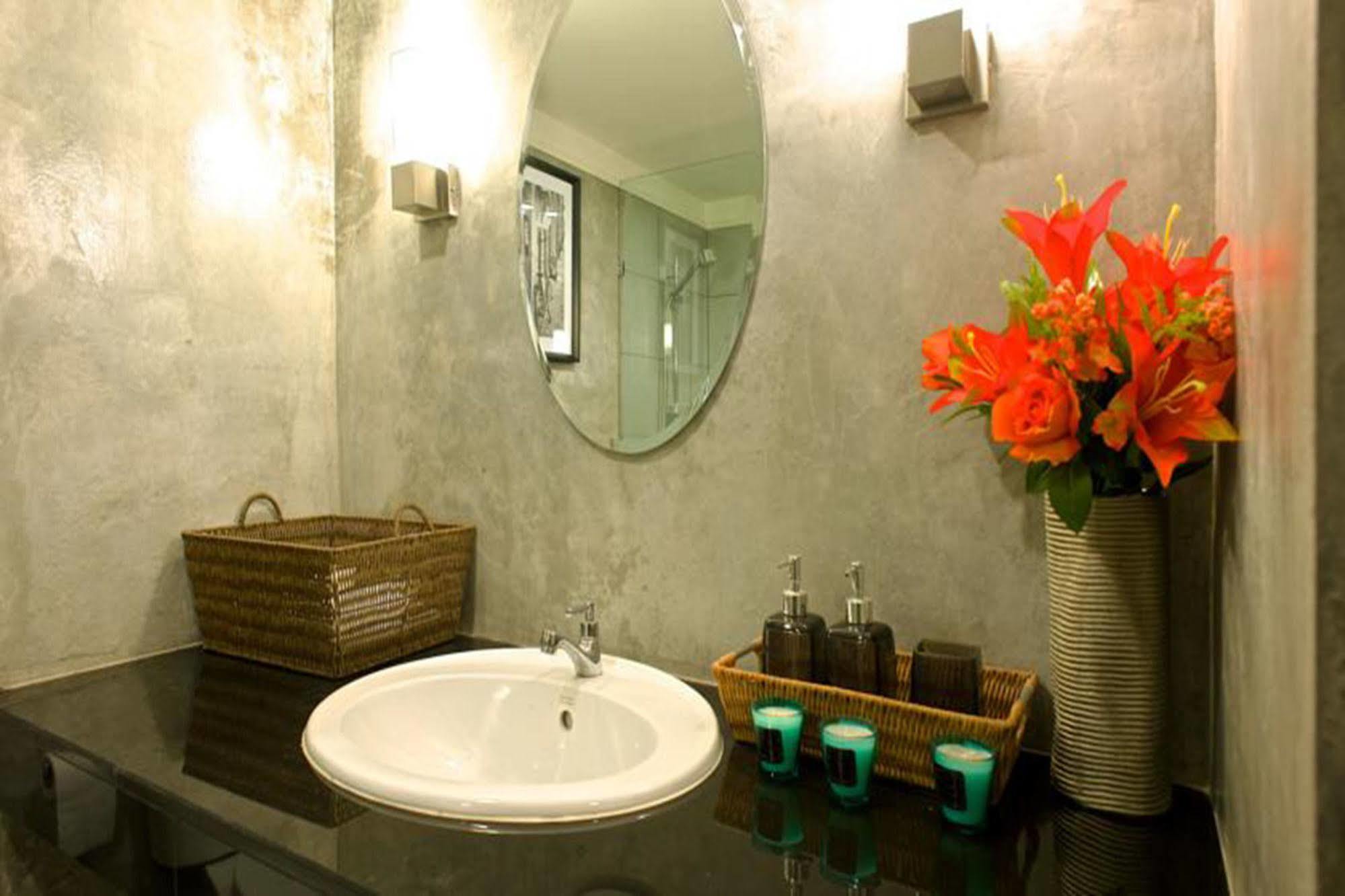 Sereno Airport Hotel Hotel