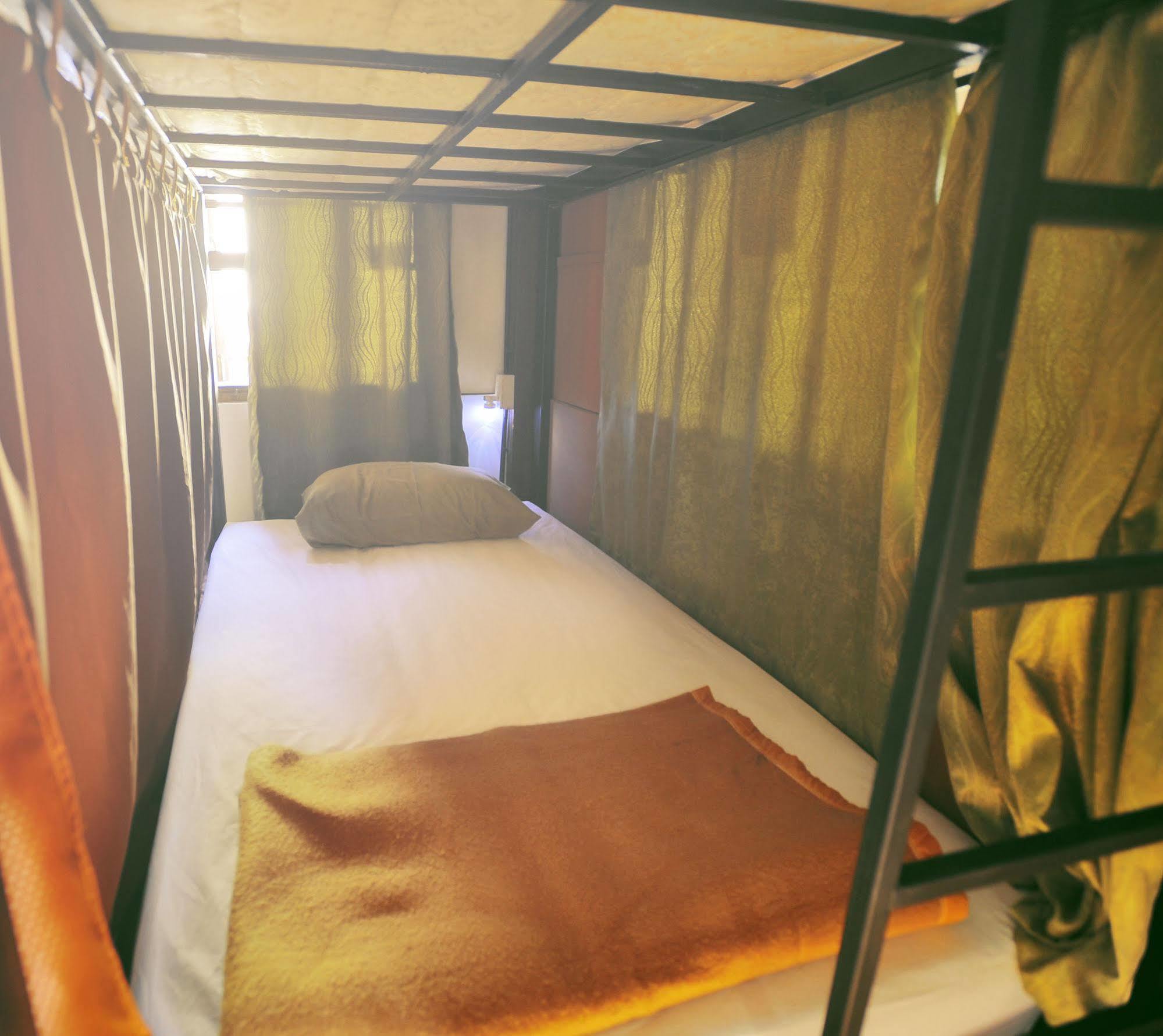 Manon Hostel *