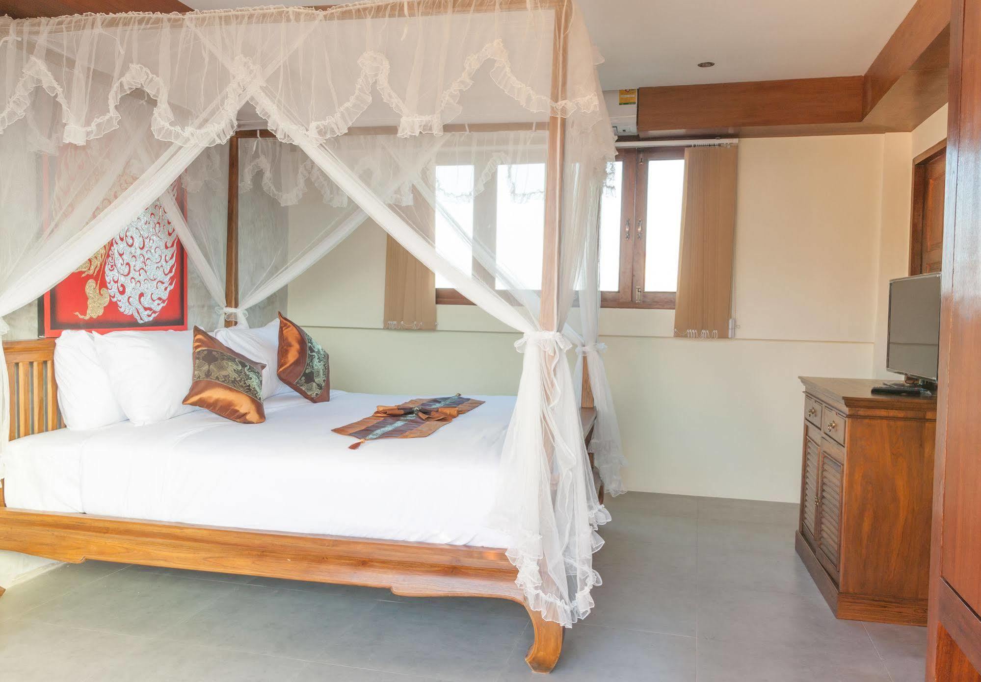Oyo 1093 De Nawarat Boutique Hotel
