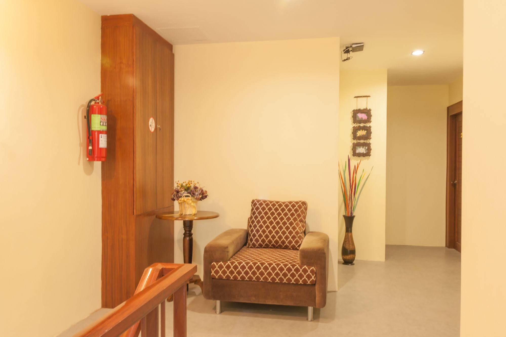 Oyo 1093 De Nawarat Boutique