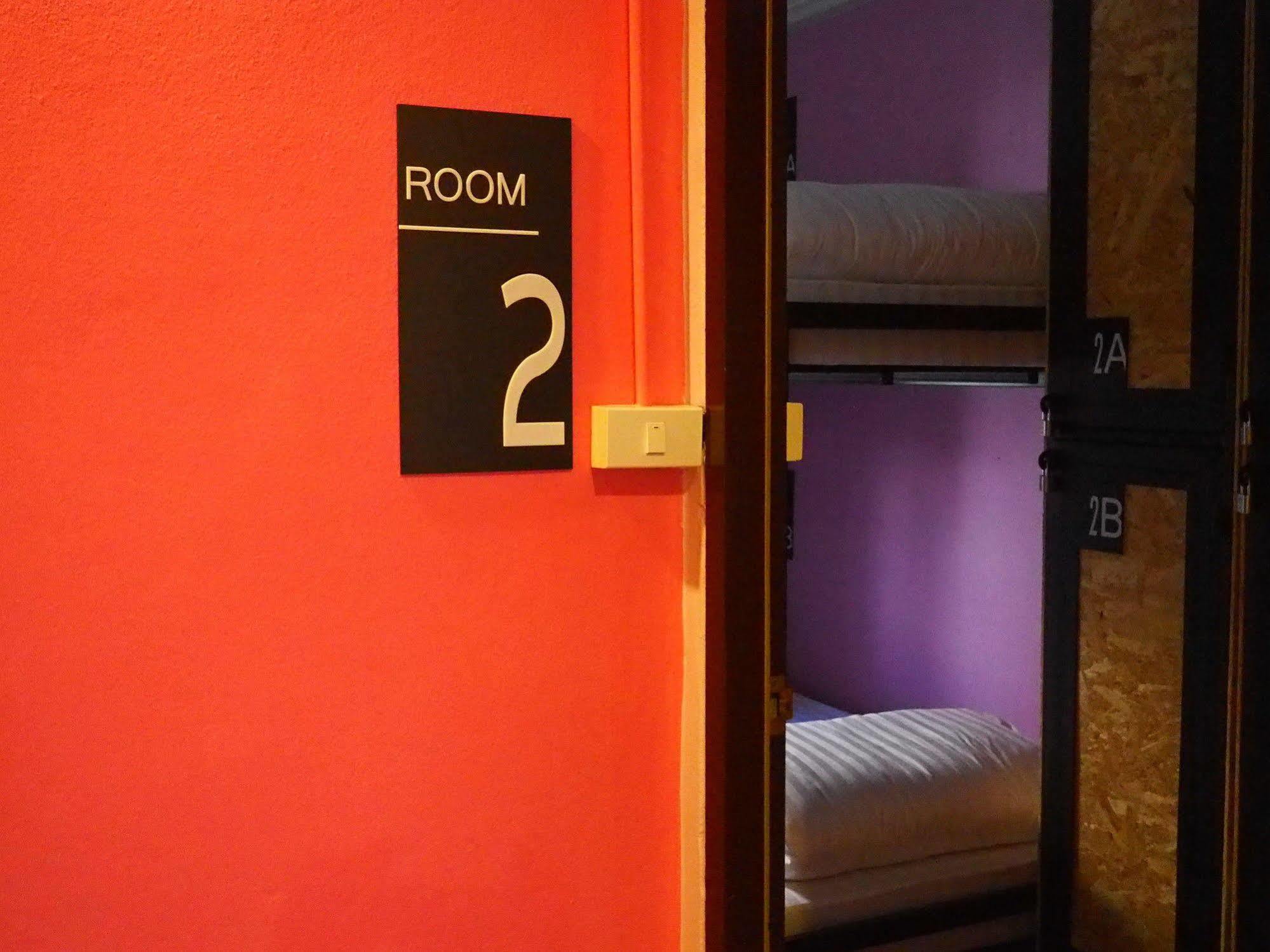 Eden Walking Street Hostel *