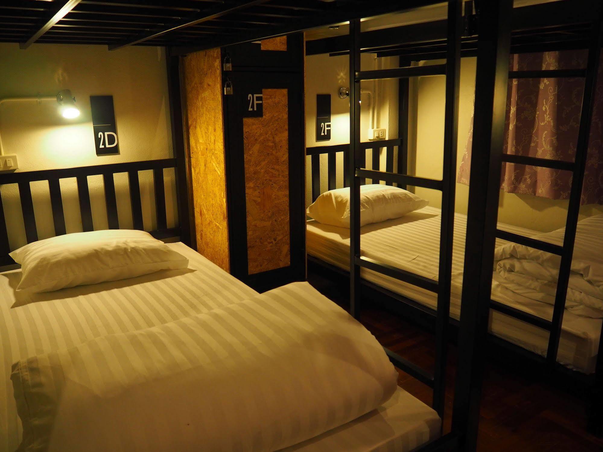 Eden Walking Street Hostel *