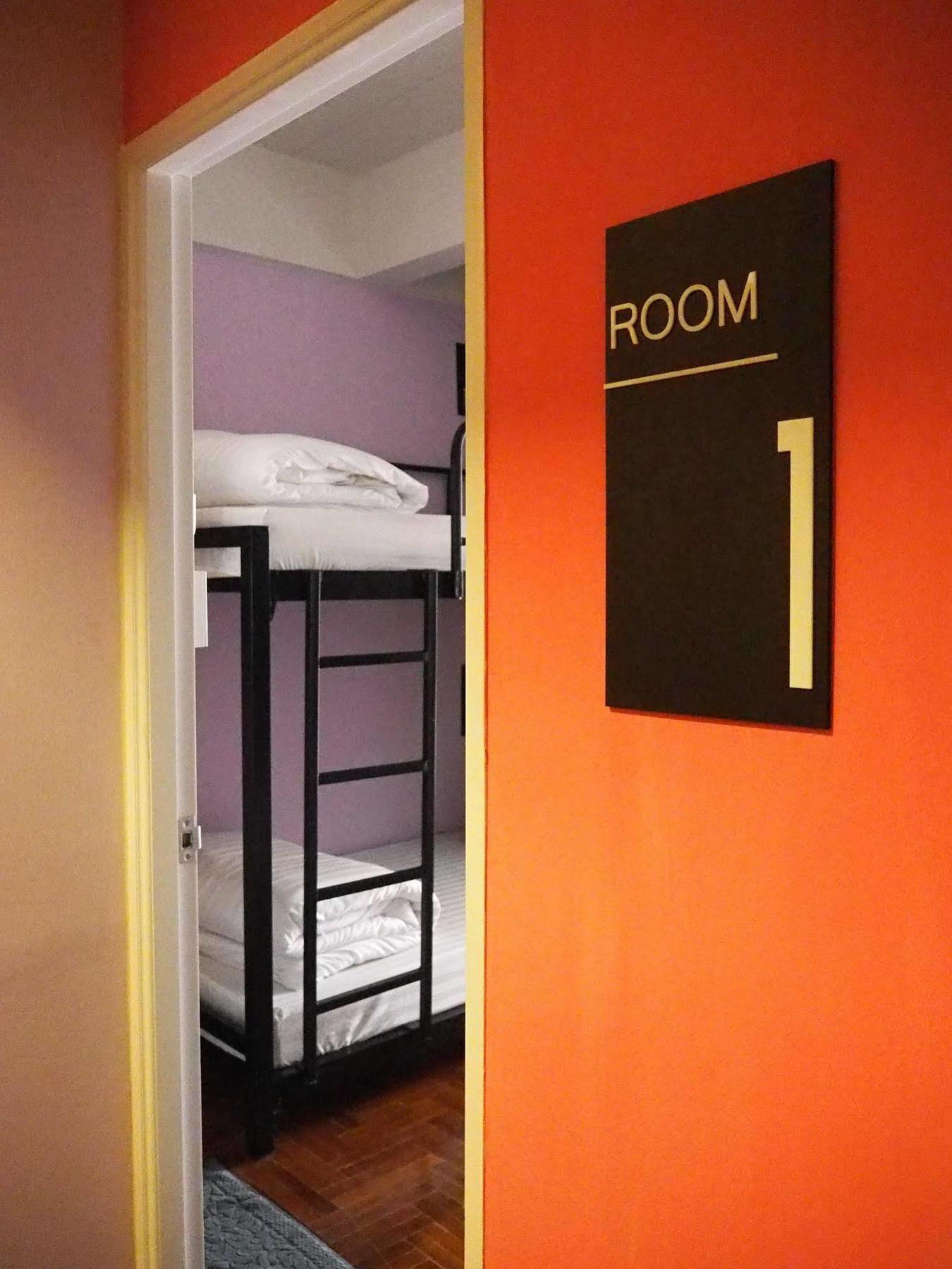 Eden Walking Street Hostel *