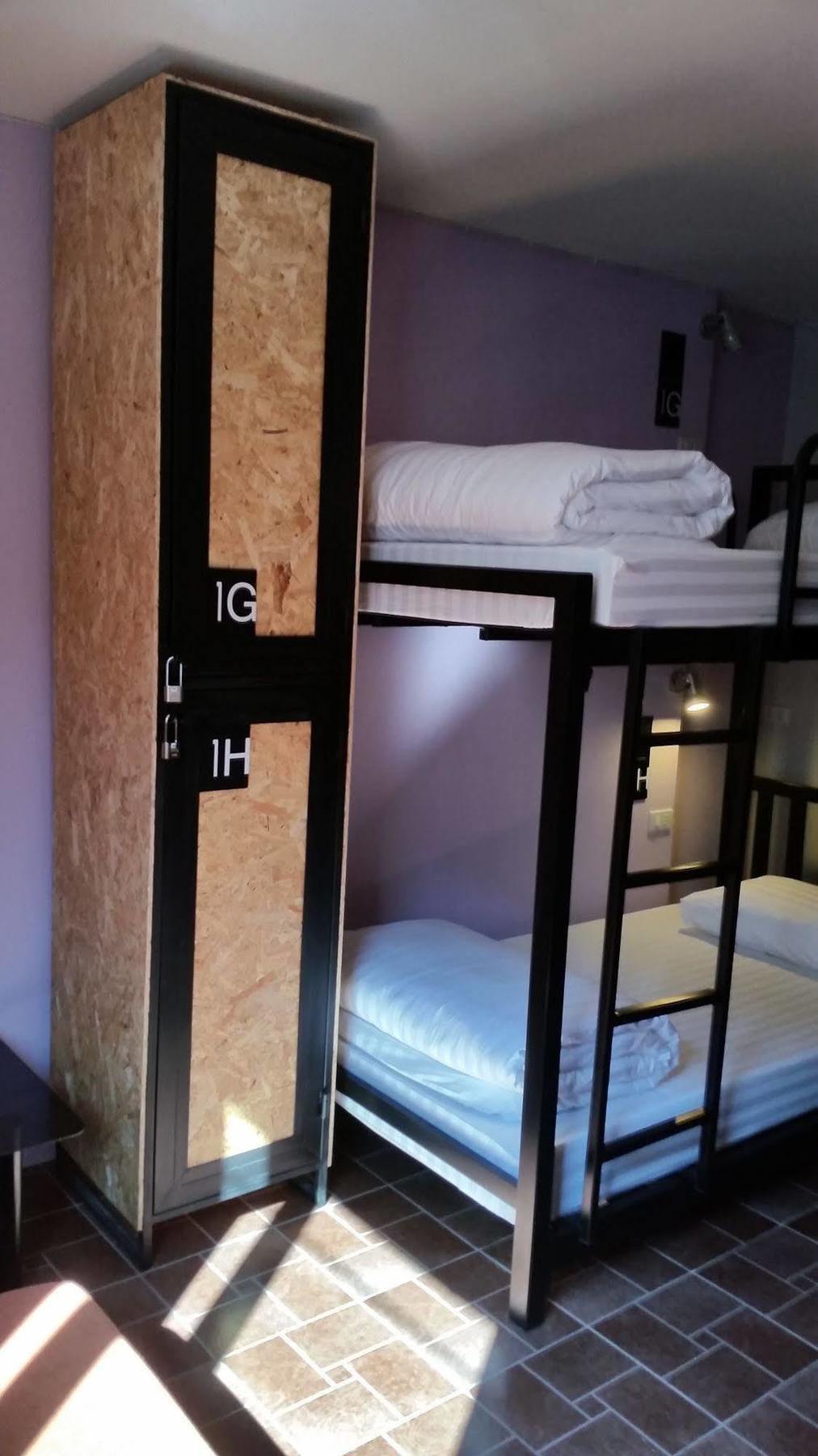 Eden Walking Street Hostel *