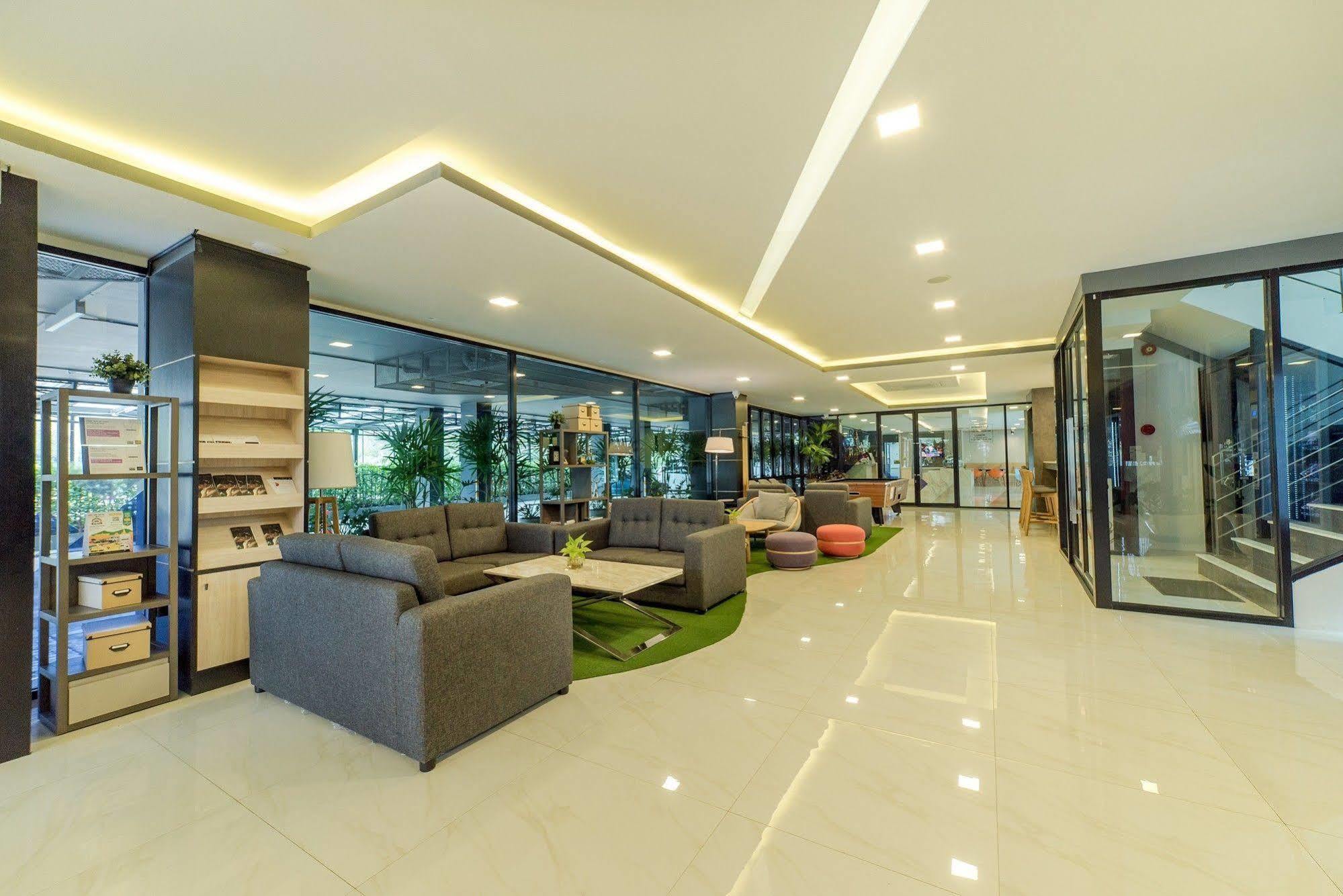 Pause And Play Hotel