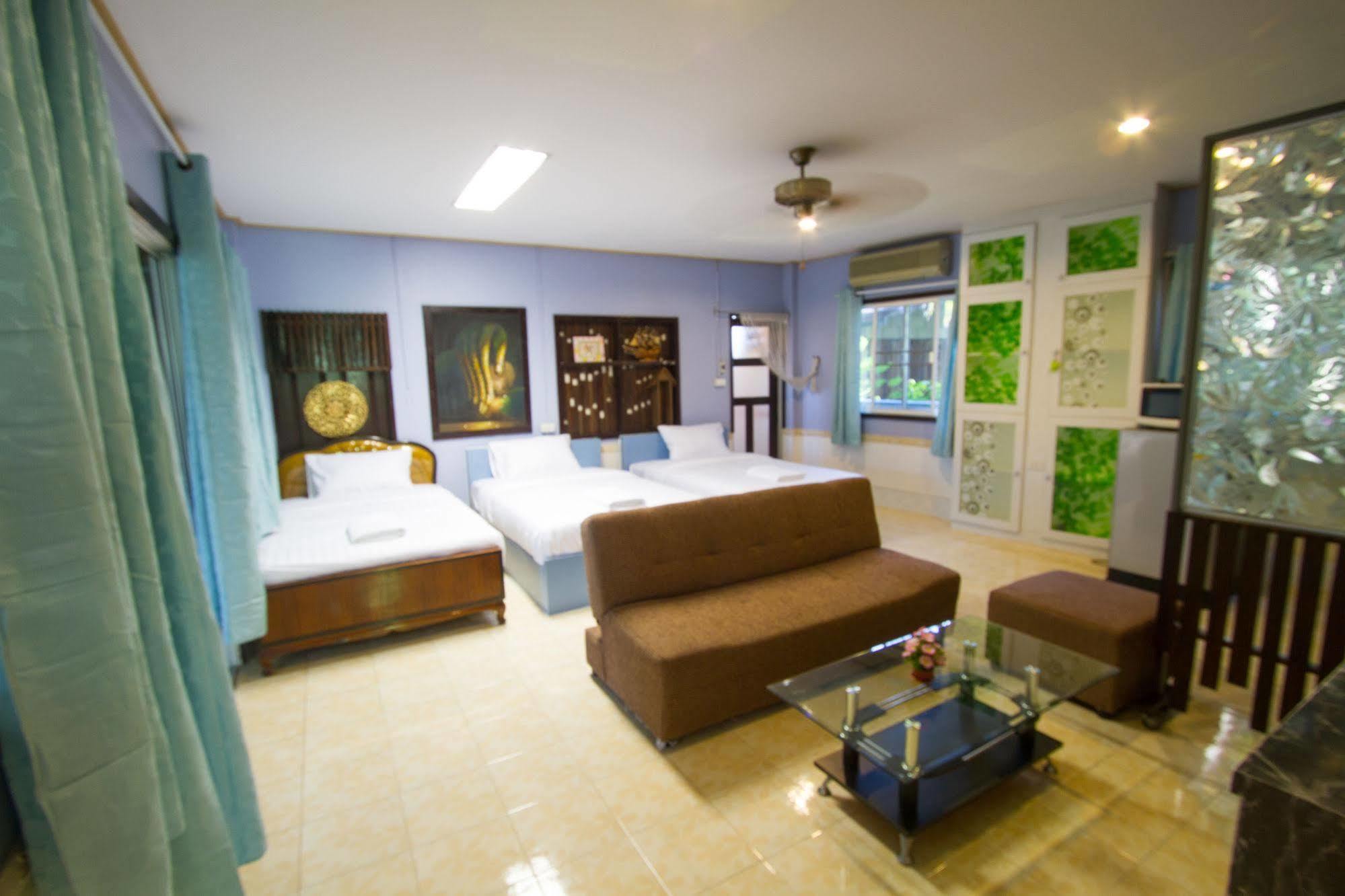 Hotel E