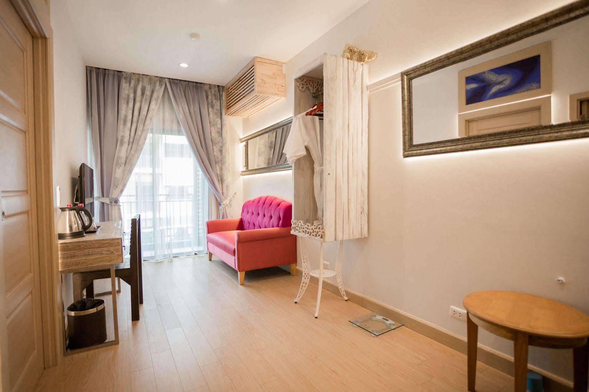Icheck Trams Square Resort 4*