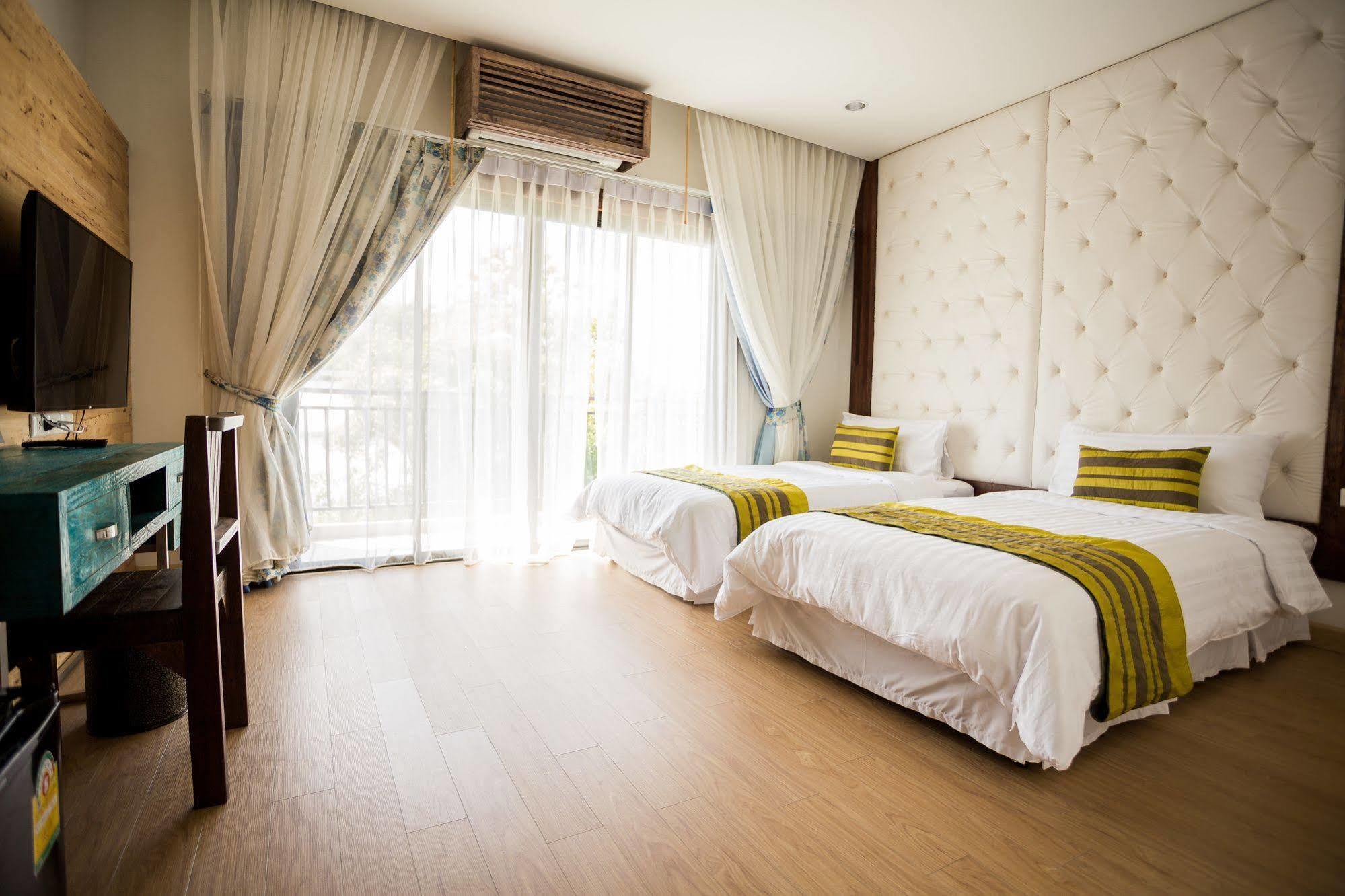 Icheck Trams Square 4*
