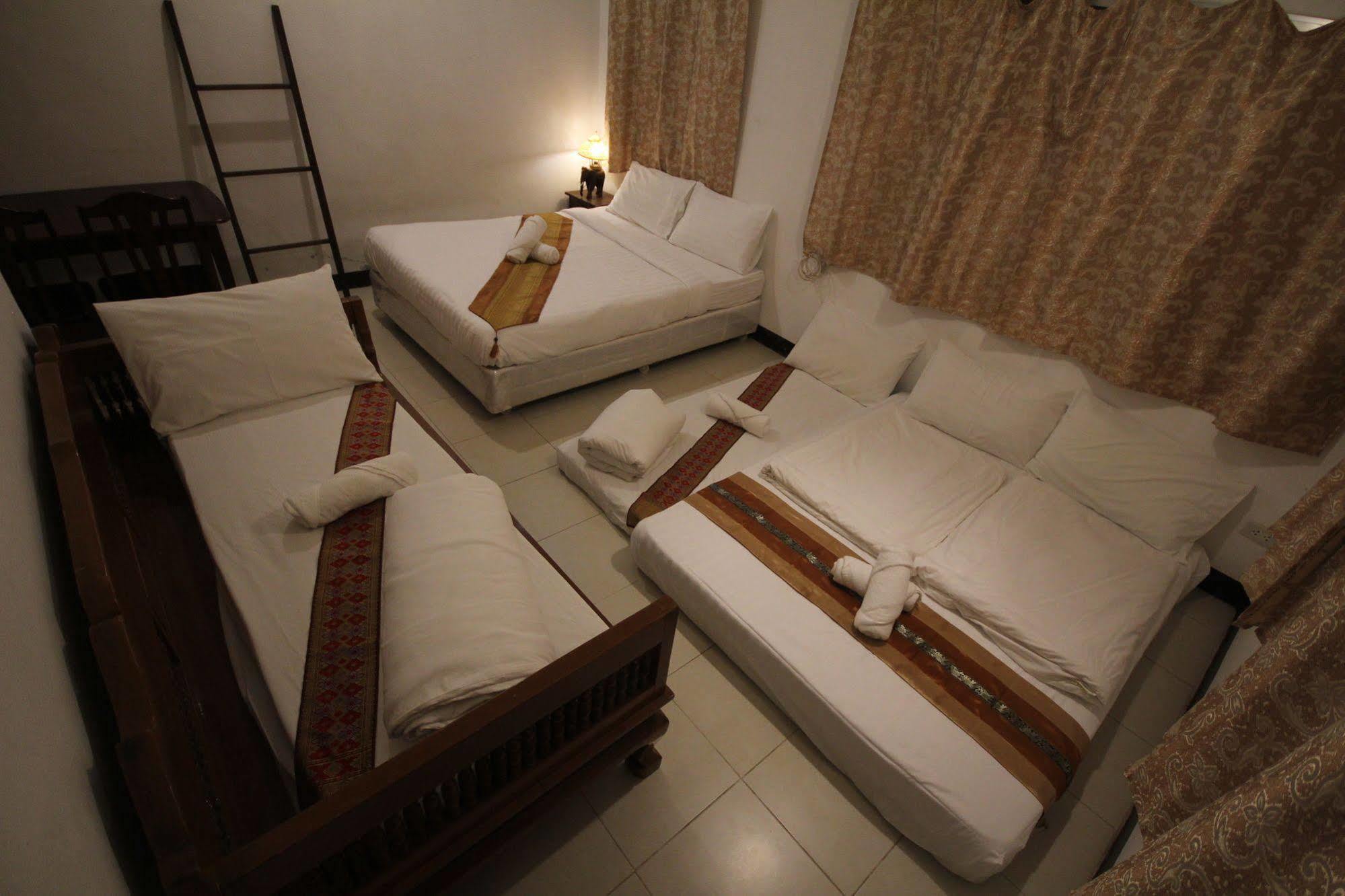 Ashi Poshtel