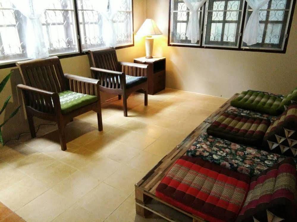 Albergue Twin House @ Tapae *