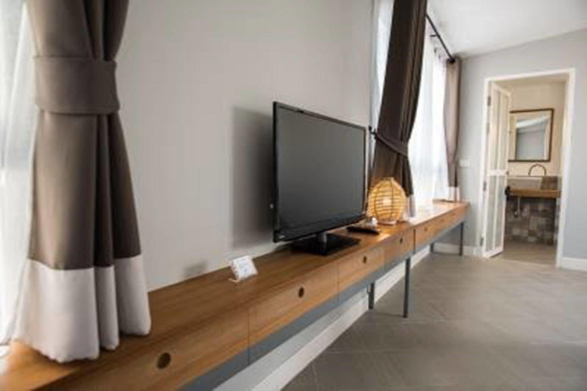 Thapae Happy House Hotel