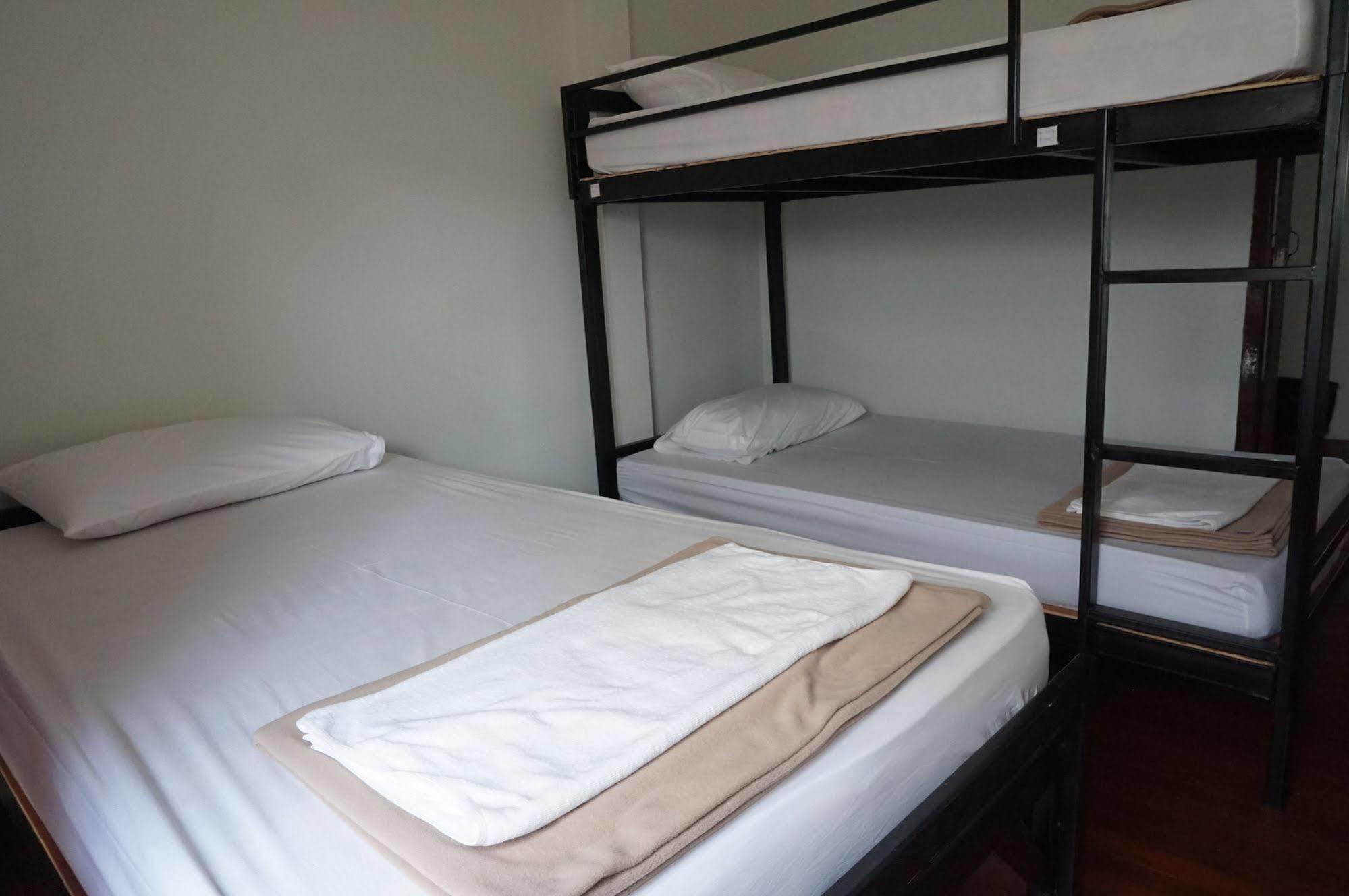 Hostel Baan Park Raak Backpacker