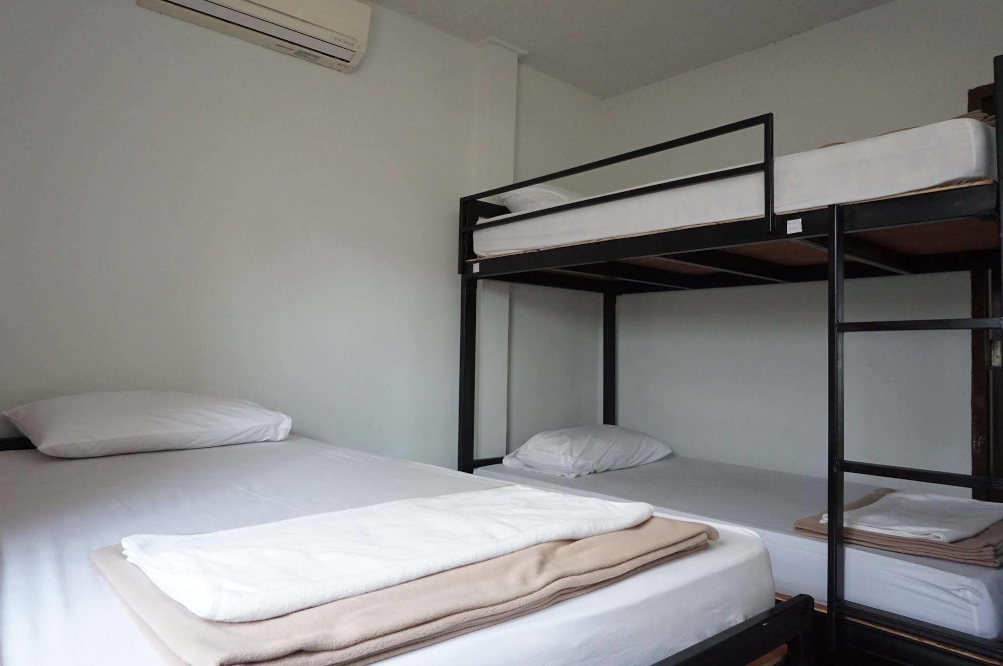 Hostel Baan Park Raak Backpacker *