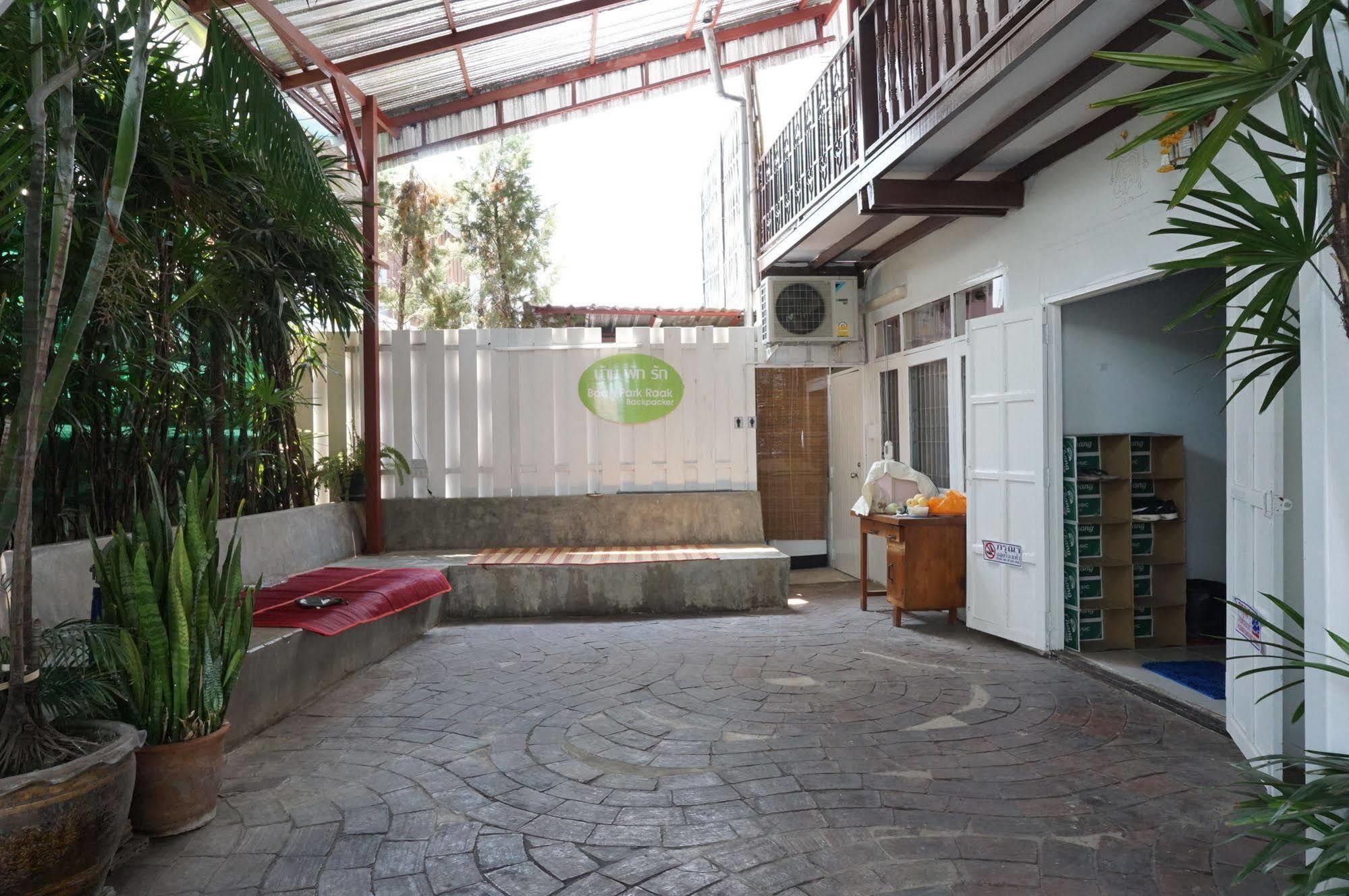 Hostel Baan Park Raak Backpacker