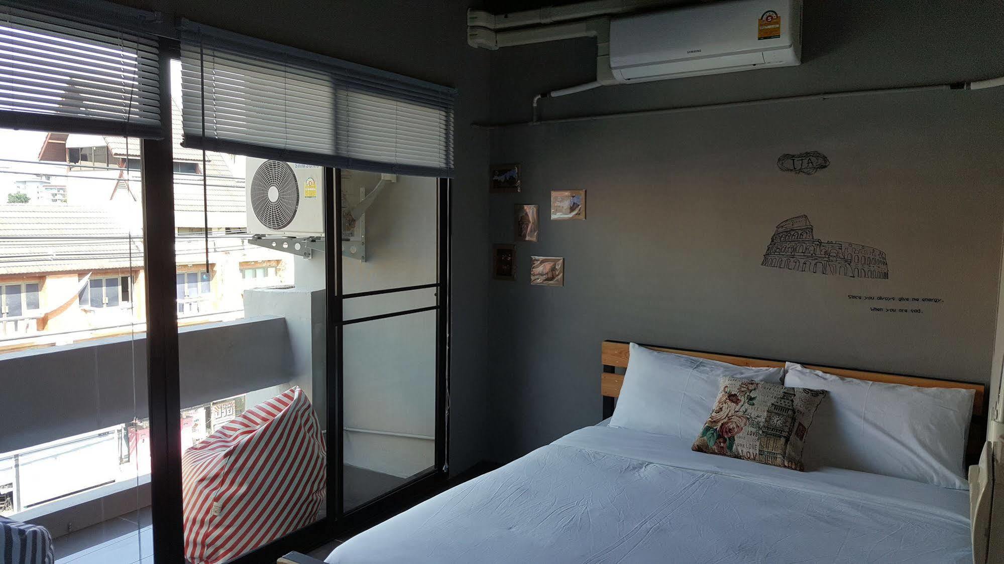 Hostel La Belle Nuit House