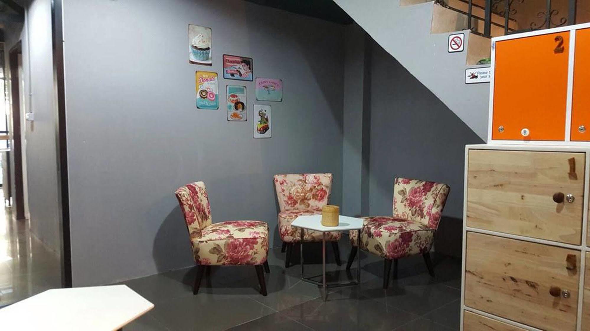 La Belle Nuit House Hostel Chiang Mai