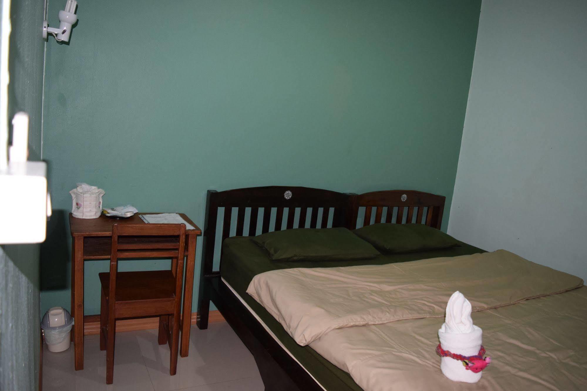 At Phra Sing Guest house 2*