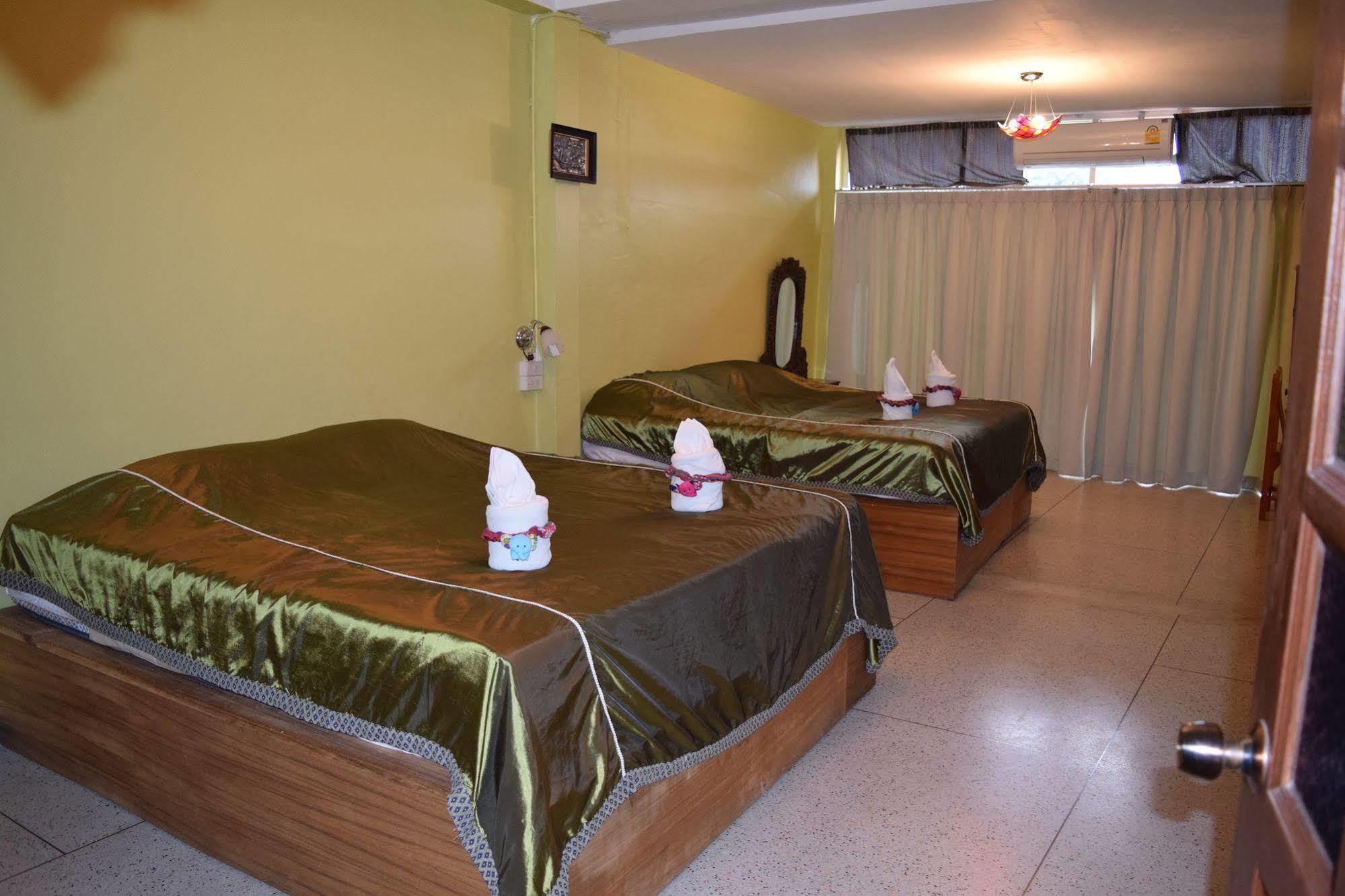 At Phra Sing Guest house 2*