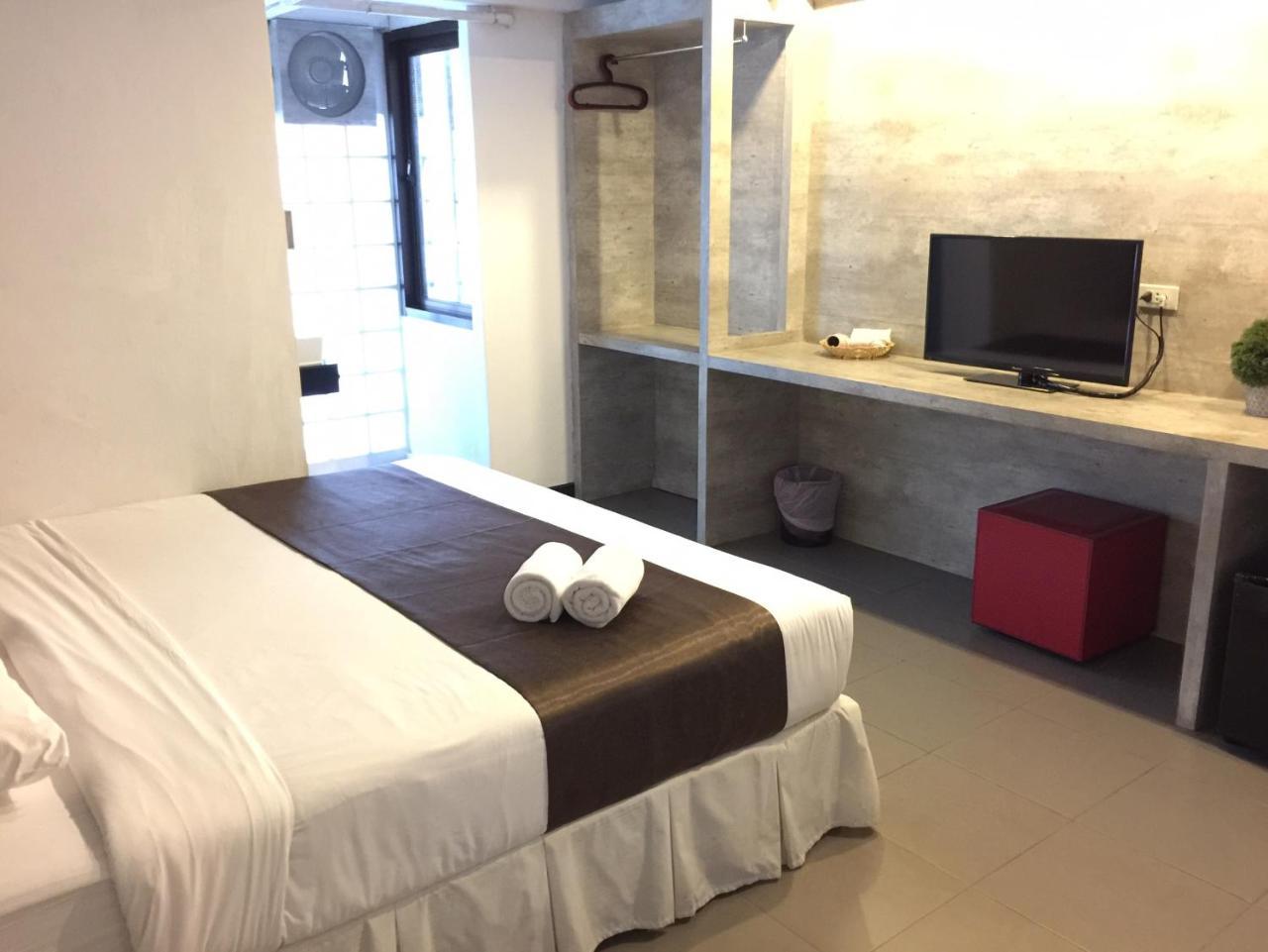 Hostel So *