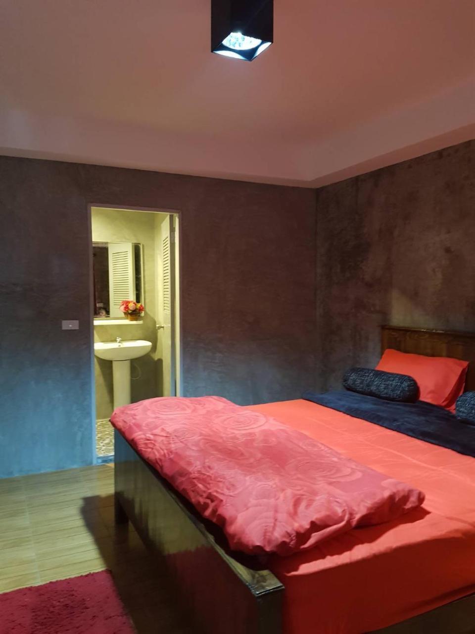 Iris Hostel *