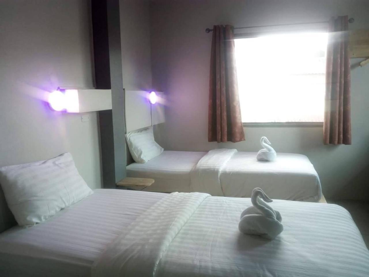 Thapae Gate Hostel *