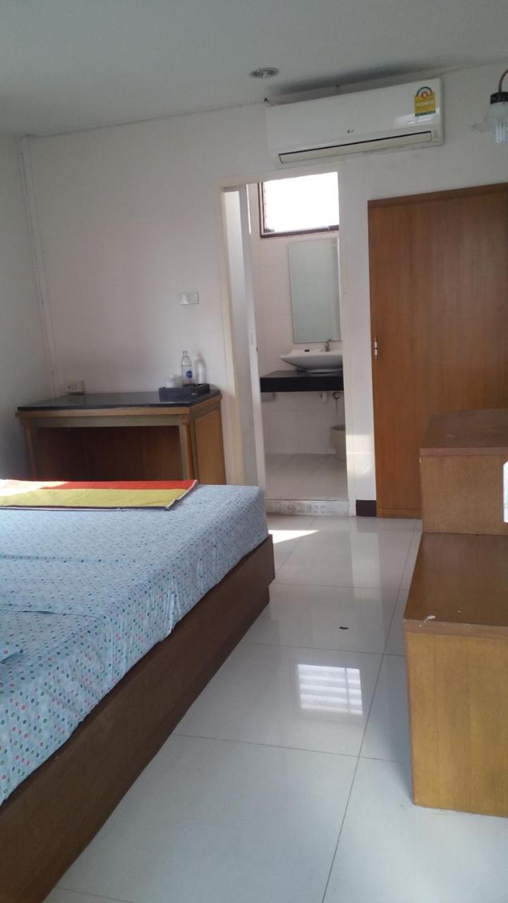 Like Hostel