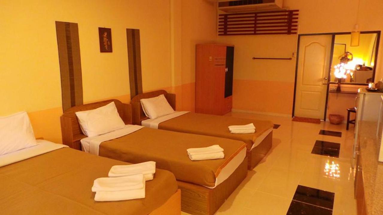 Phusiri Place Hotel 2*