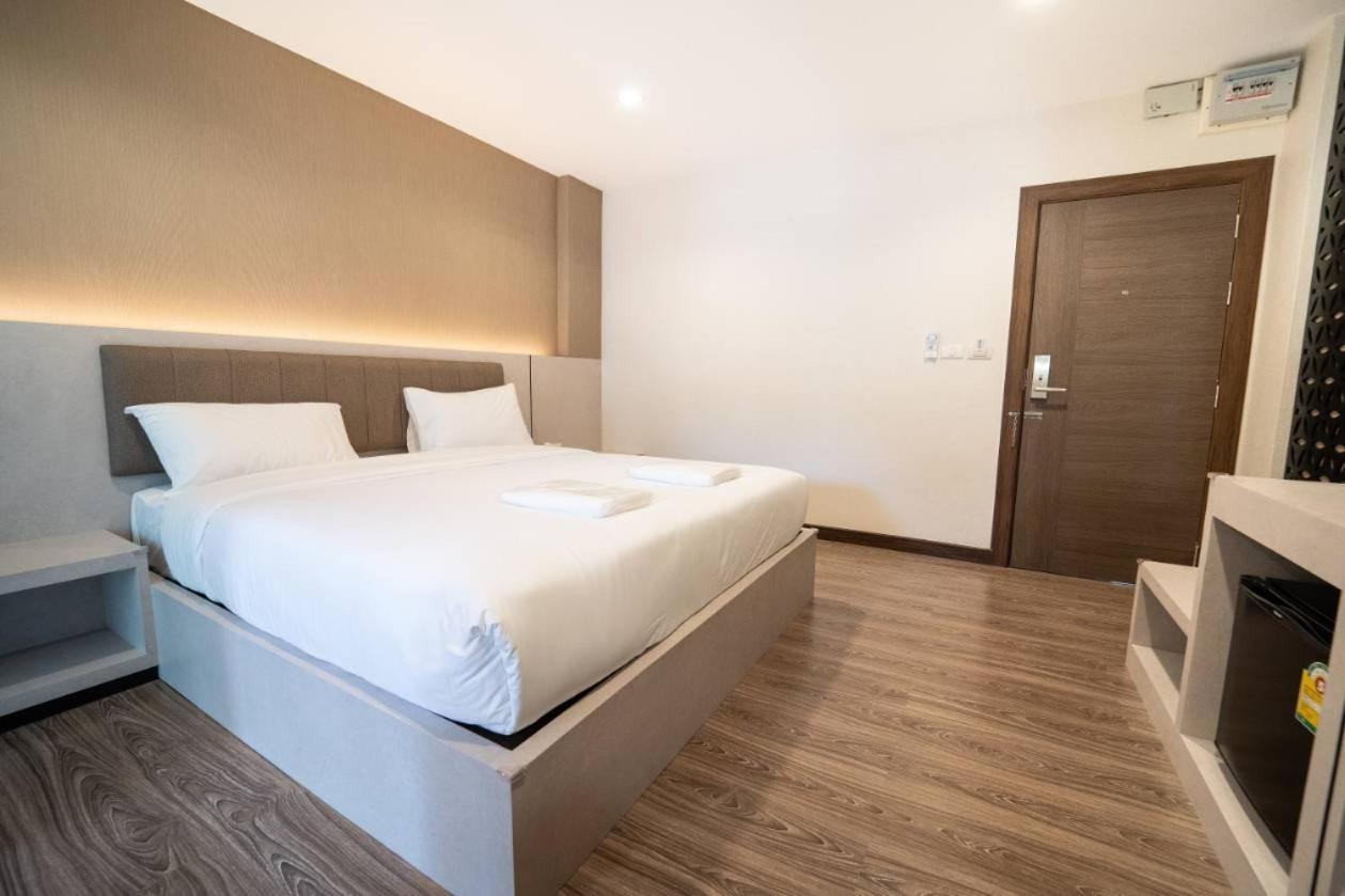 The Y House 3*