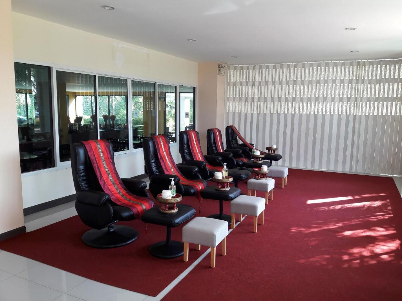 Zzz Crest Hotel Chiang Mai