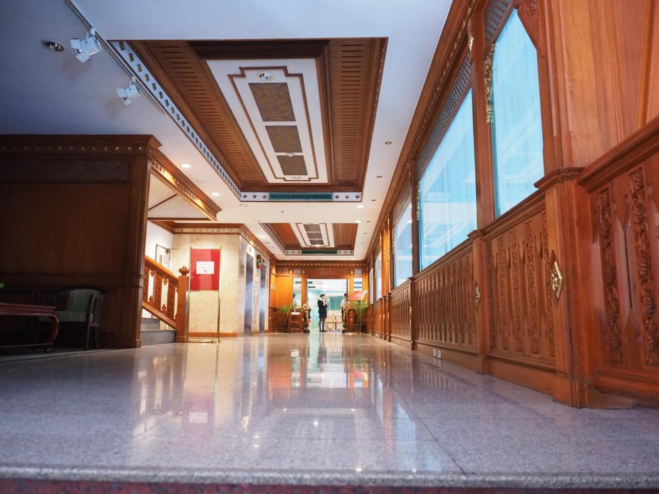 The Park Hotel, Hotel