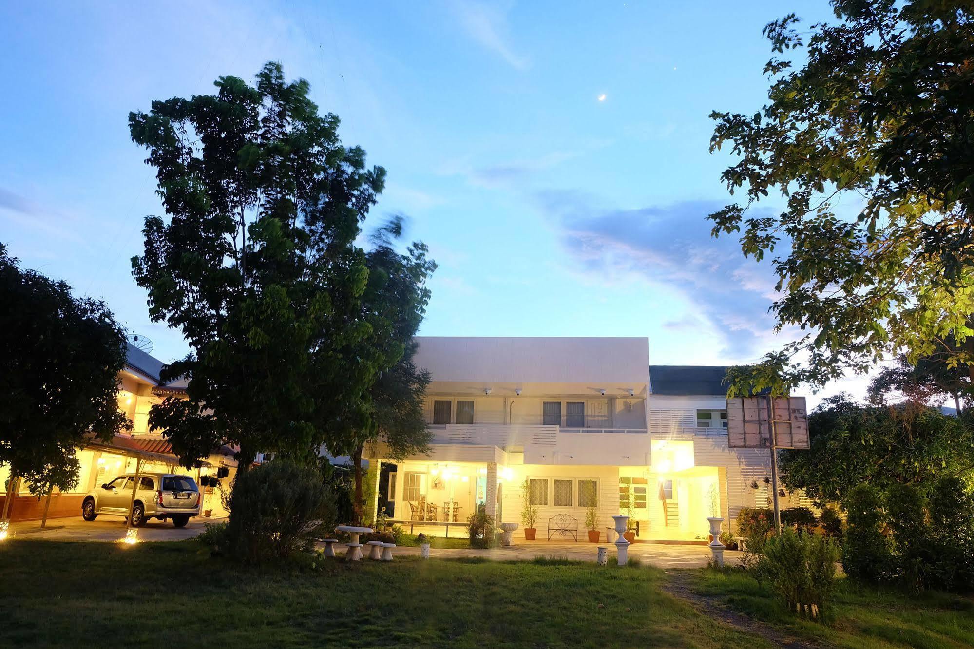 Udee Cozy Hotel