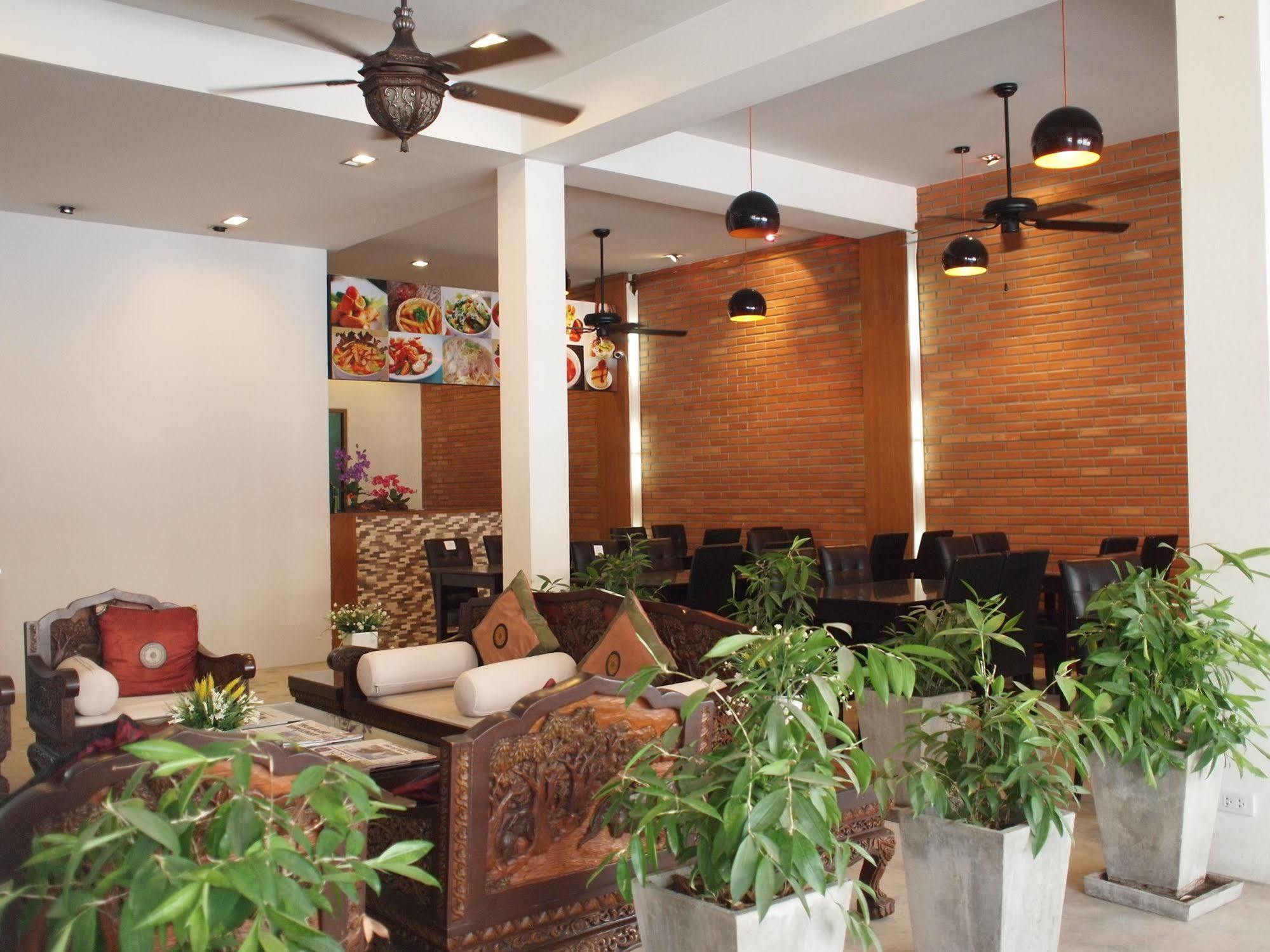 Roongruang Inn