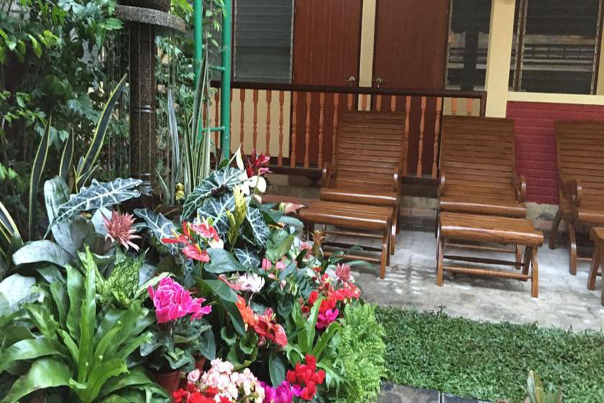 Siriwan Acomodação com café da manhã 