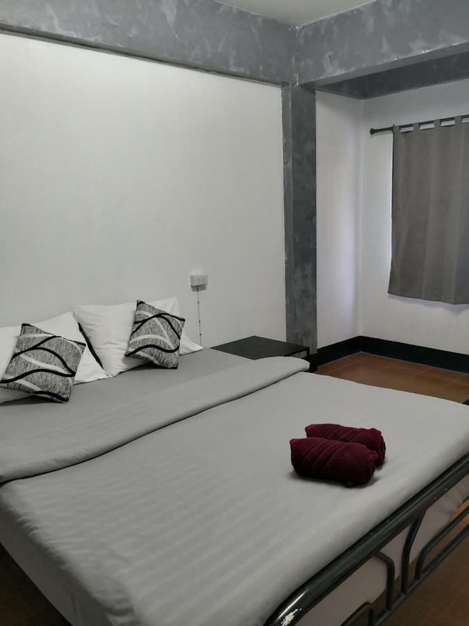 Purple Monkey Backpackers Hostel *