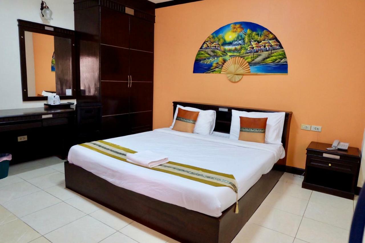 Hotel Emporium Chiangmai 2*