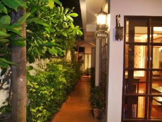 Guest house Rachamankha Flora House